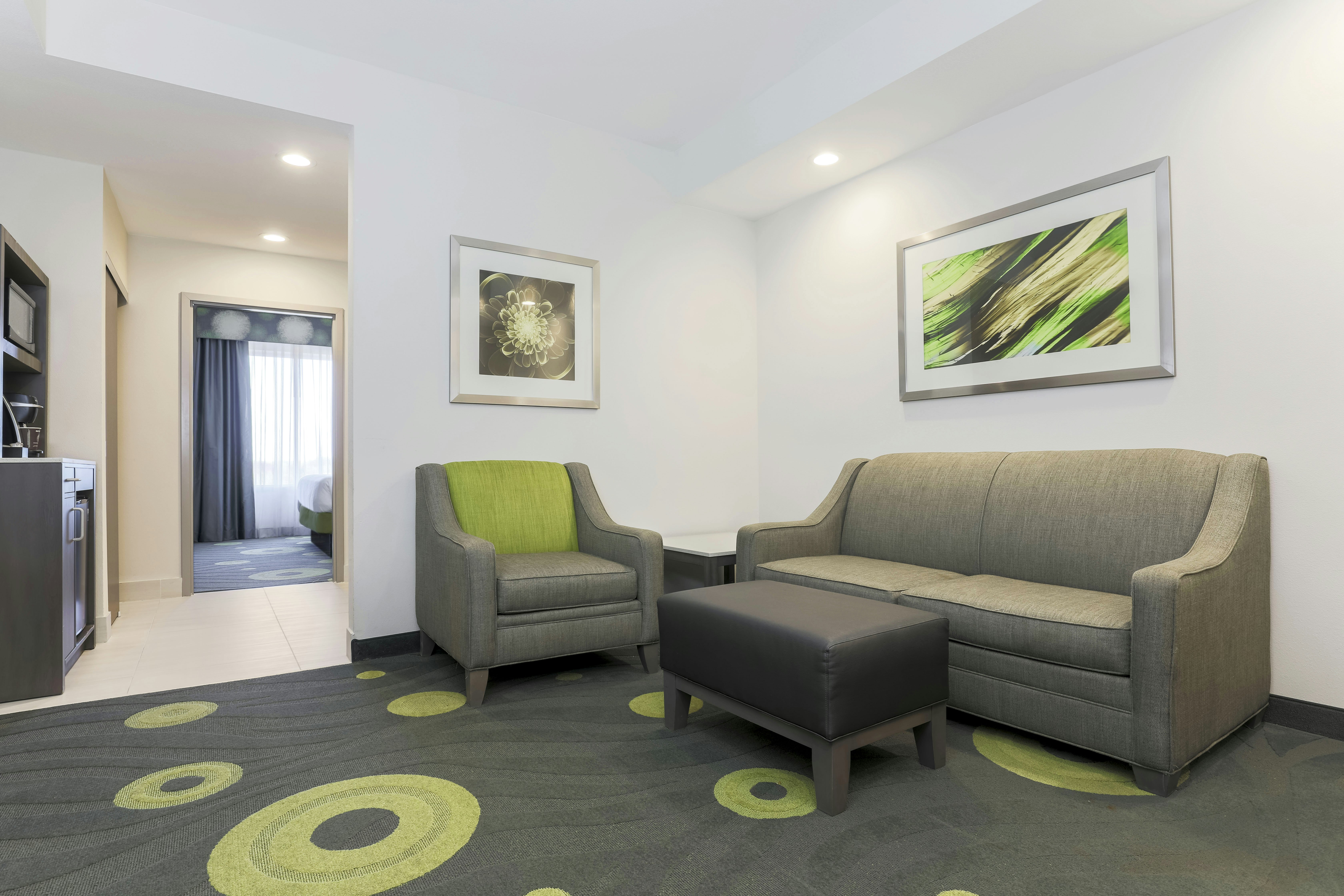 1 KING BED 1 BEDROOM SUITE