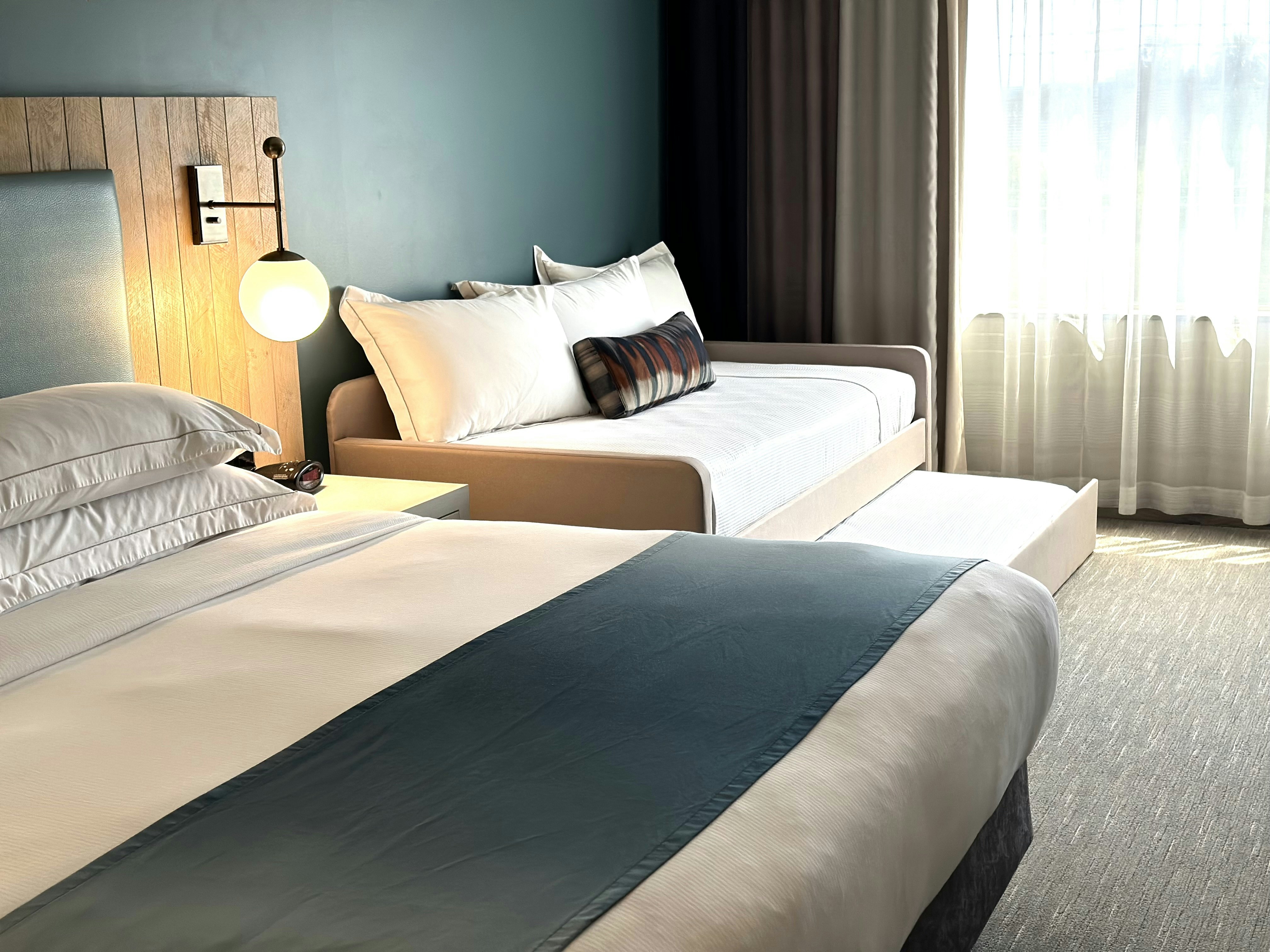 1 KING STUDIO FAMILY SUITE