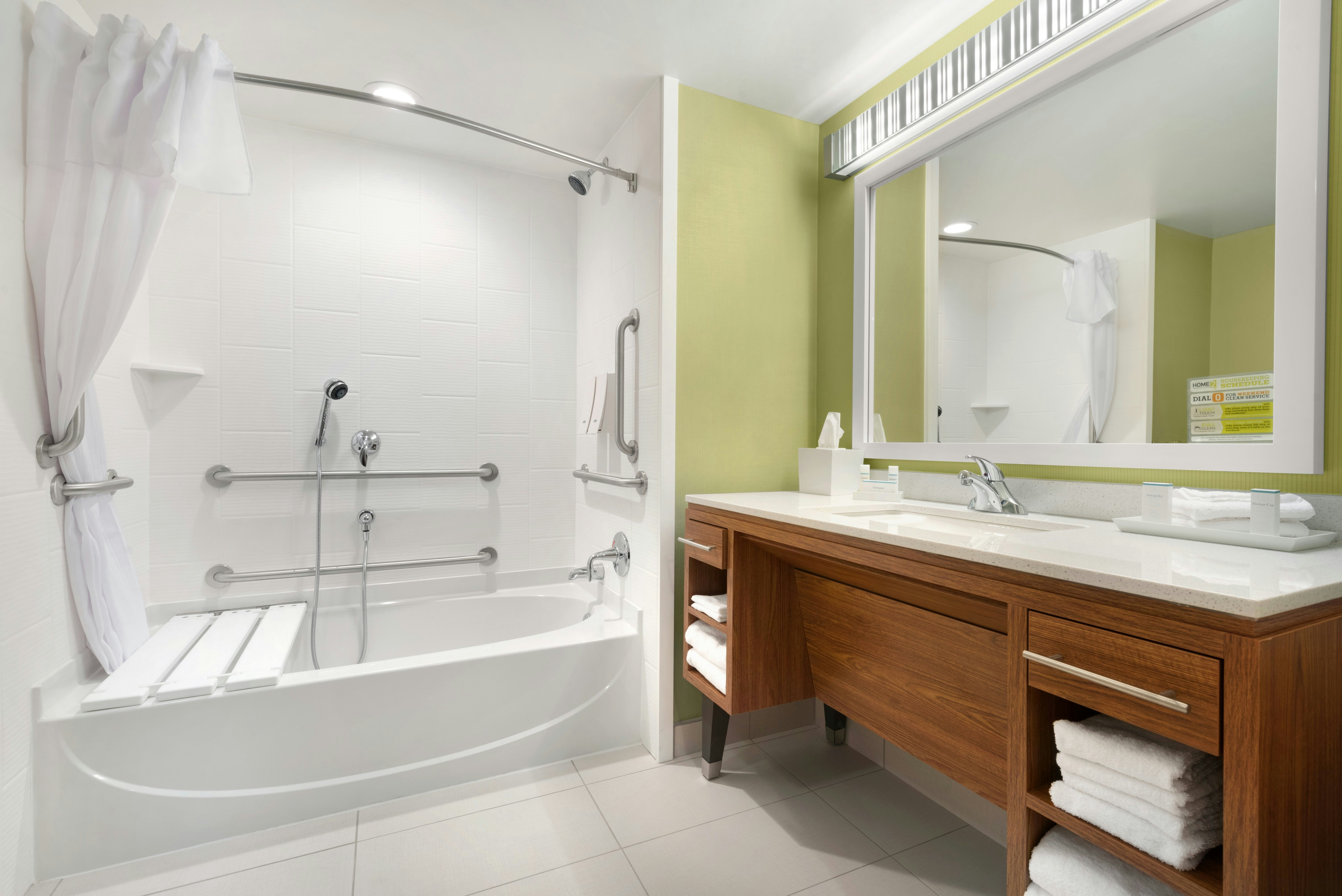 Home2 Suites by Hilton – Milwaukee Airport