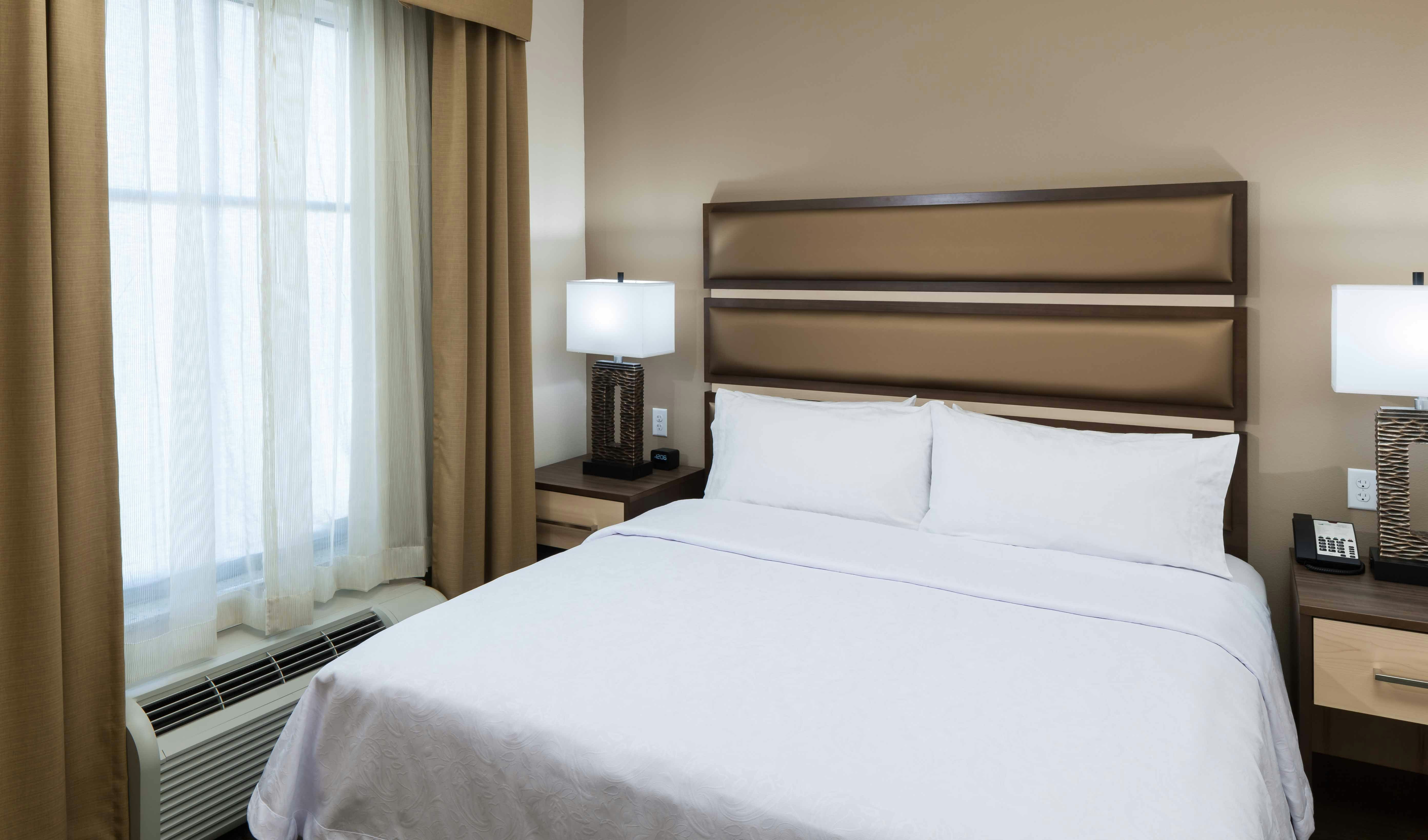 1 KING 1BDRM SUITE NONSMOK