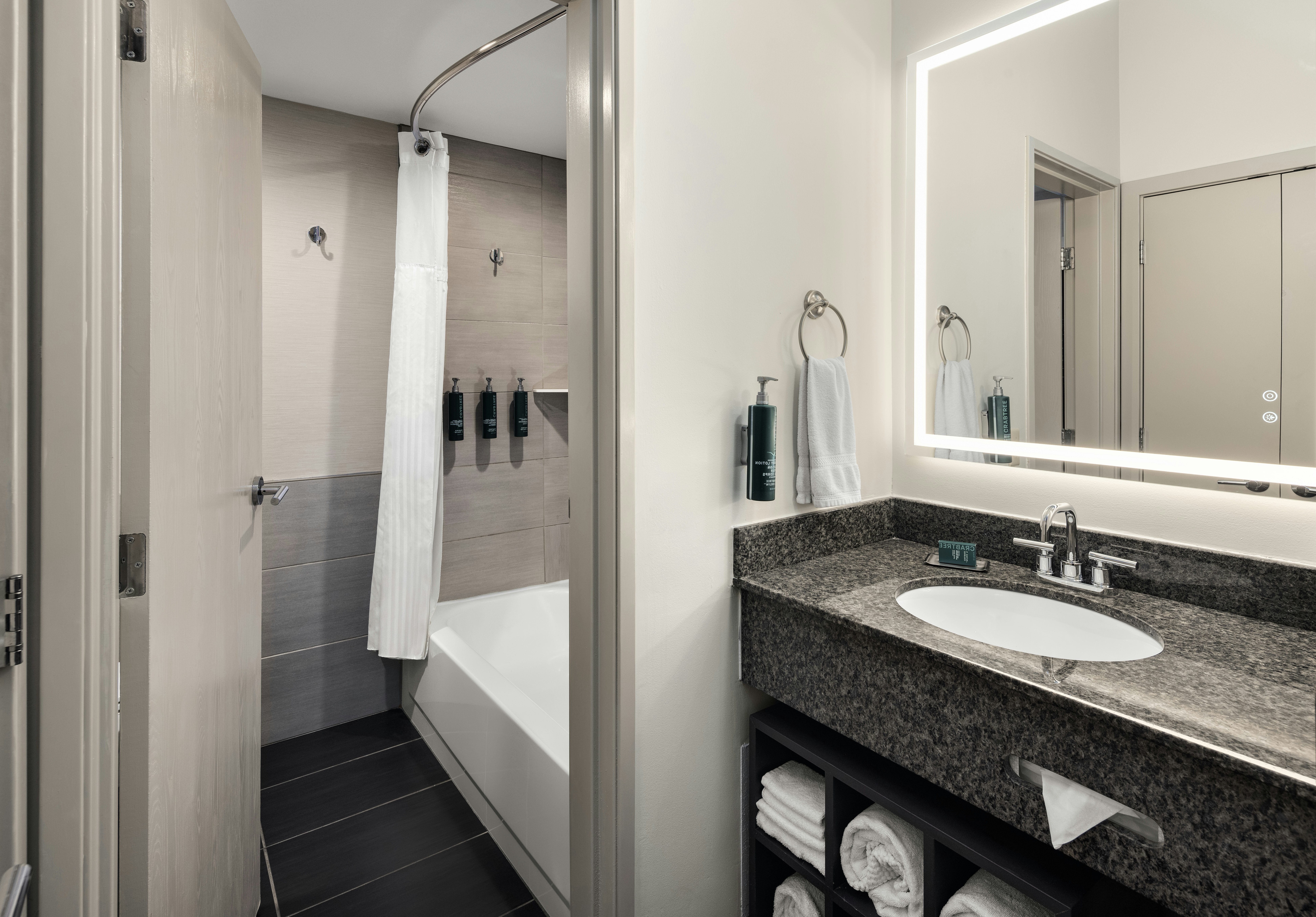 DoubleTree by Hilton Racine Harbourwalk