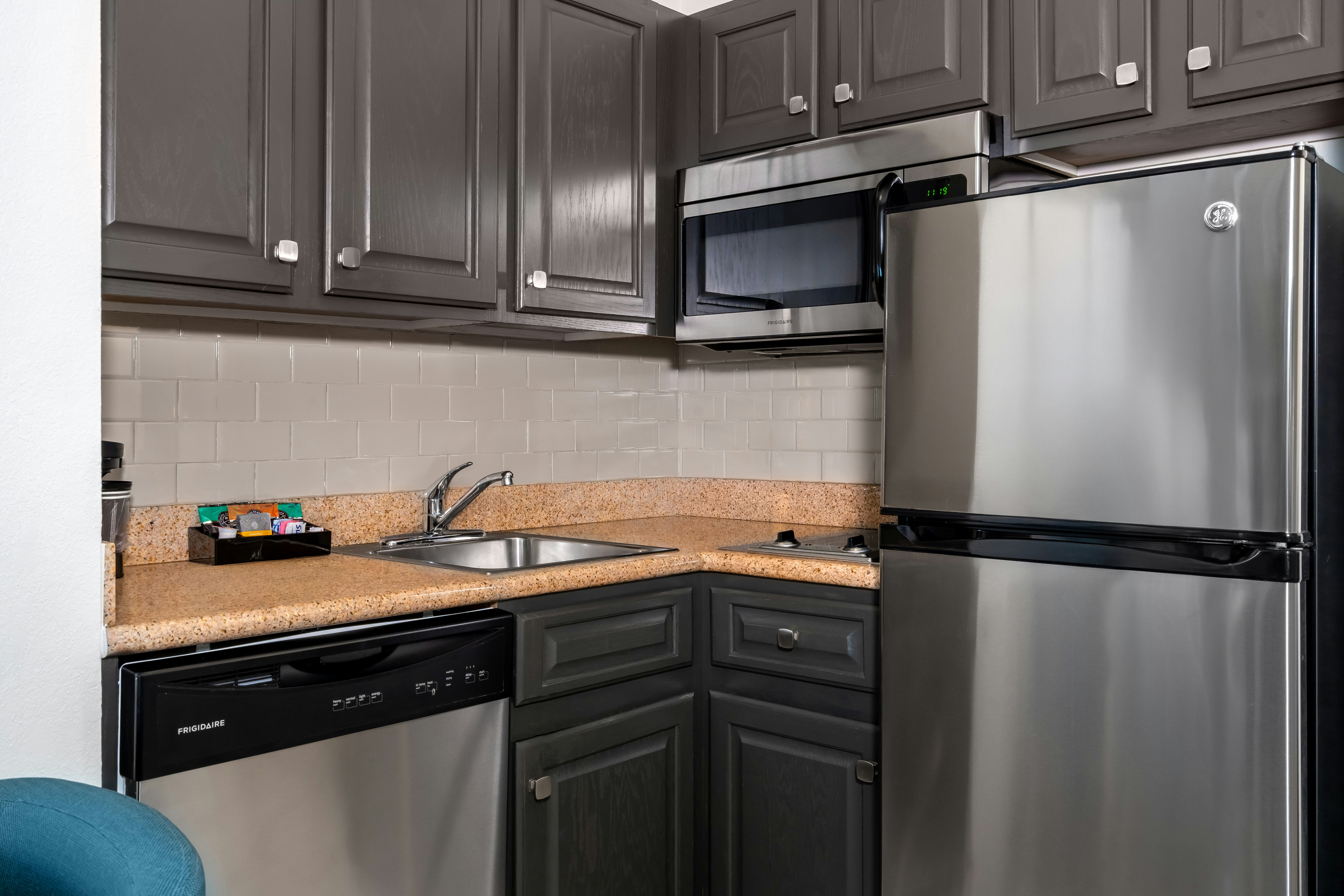 1KNG/2QNS 2BEDROOM STE NS