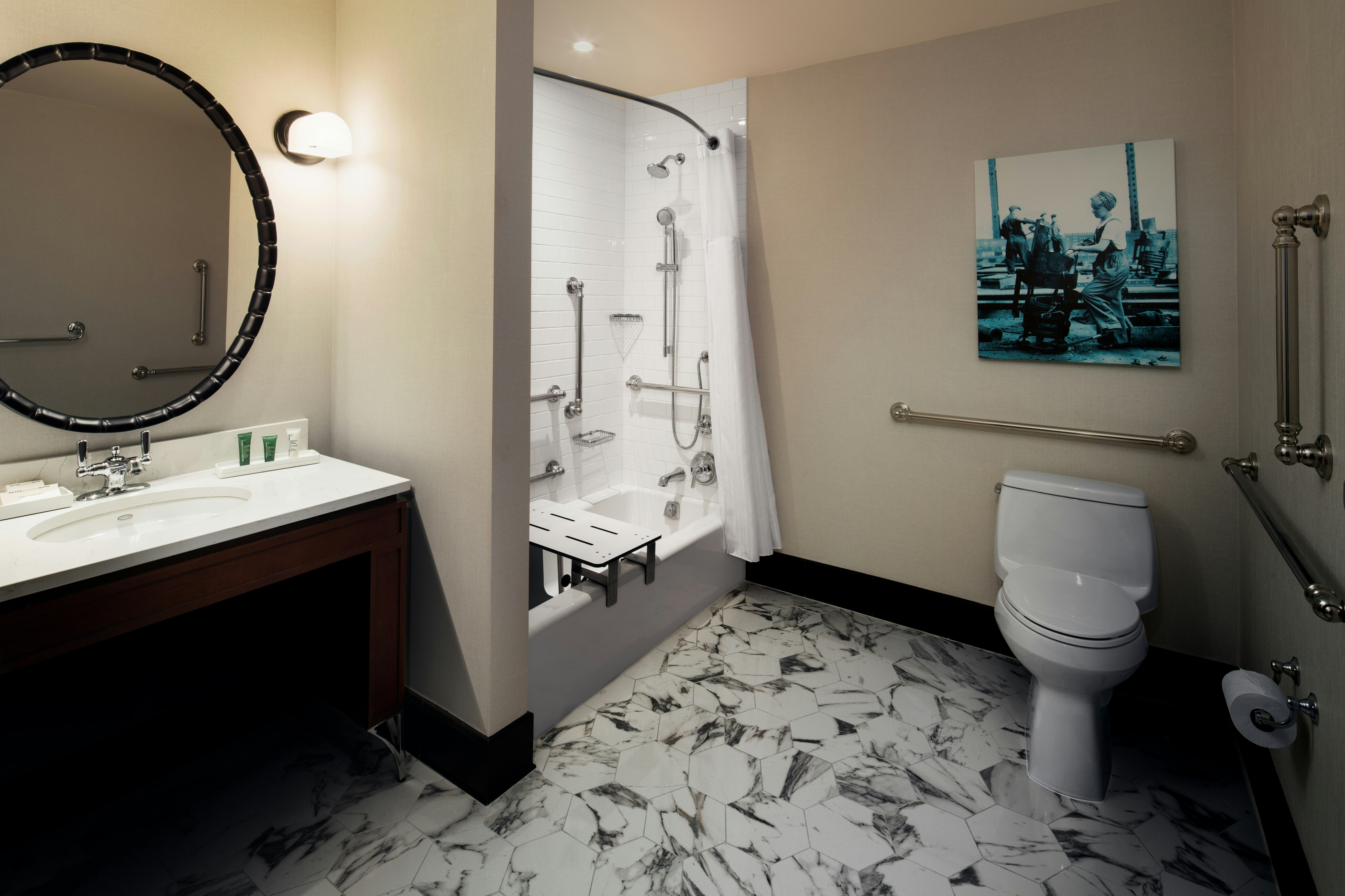 1 KING EXEC MOB BATH TUB