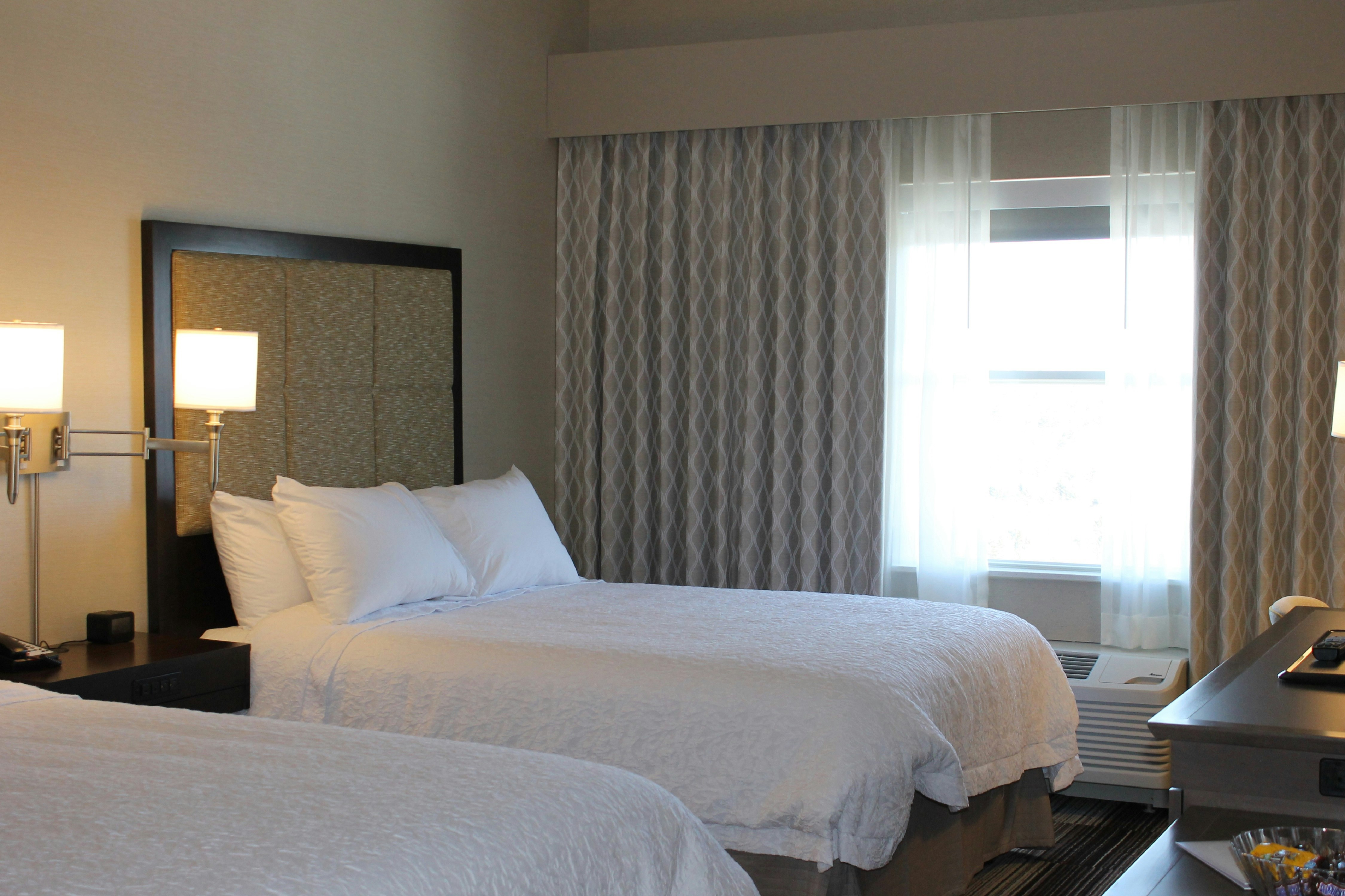 2 QUEEN BEDS
