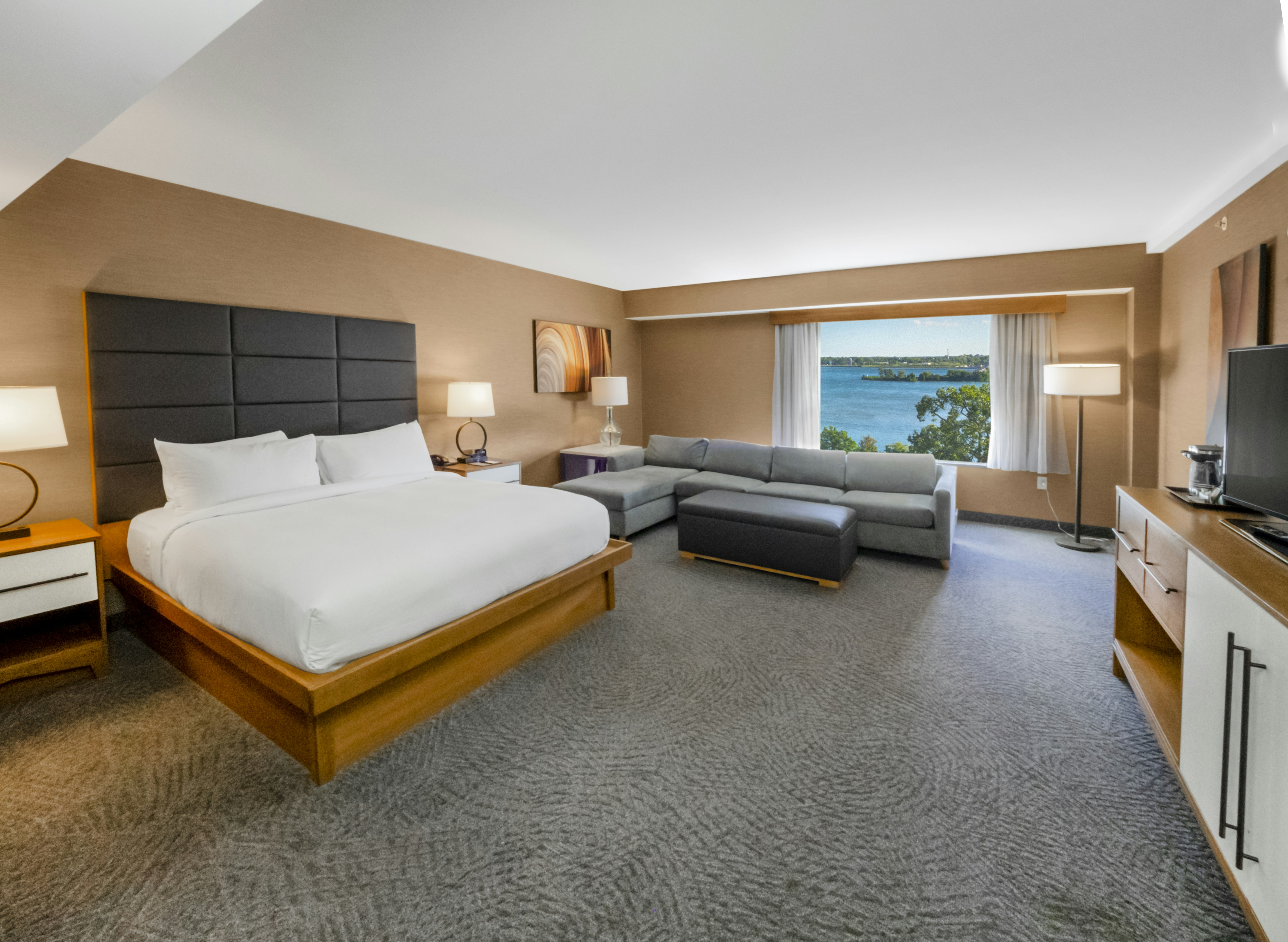 DoubleTree by Hilton Niagara Falls