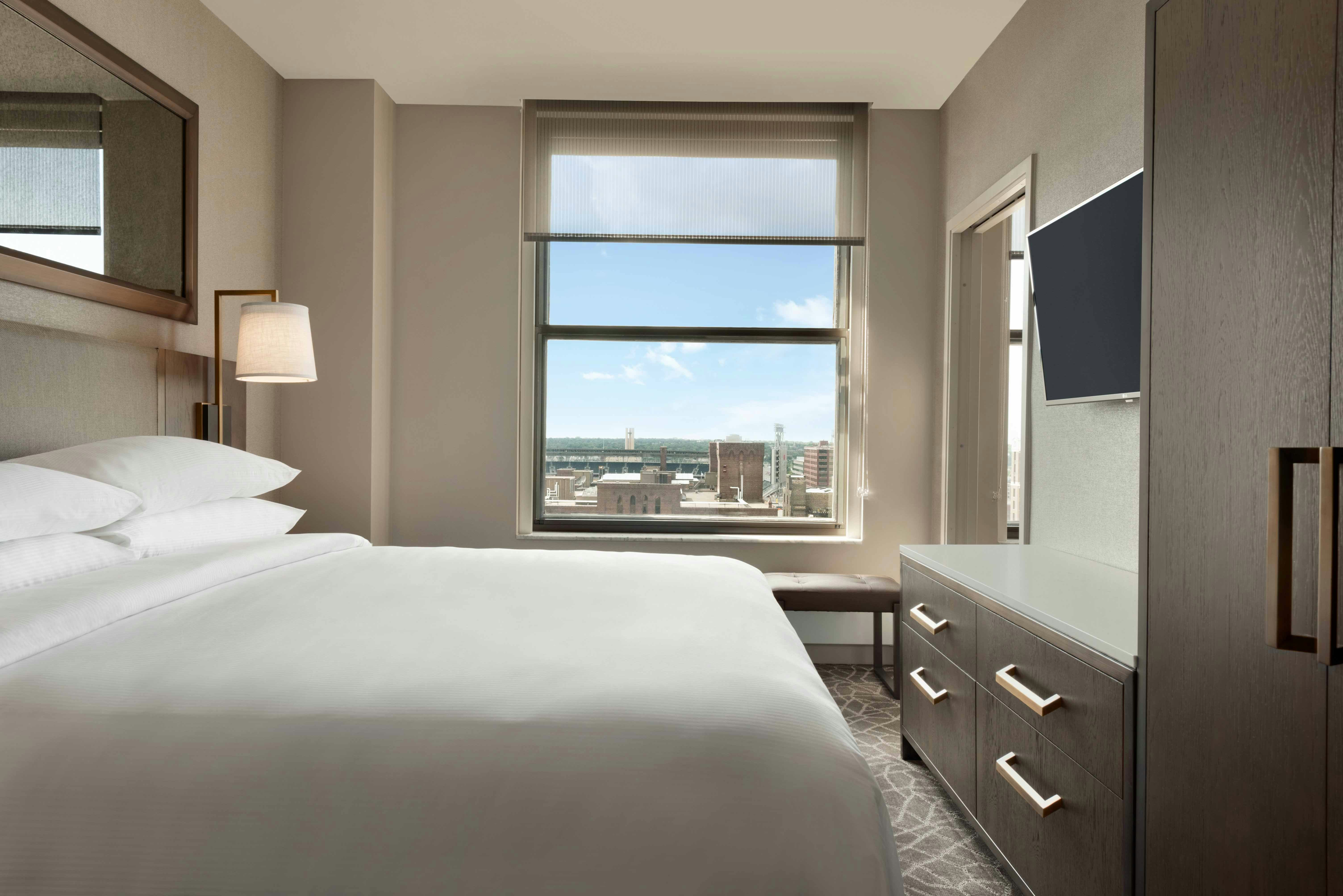 1 KING BED 2 ROOM SUITE