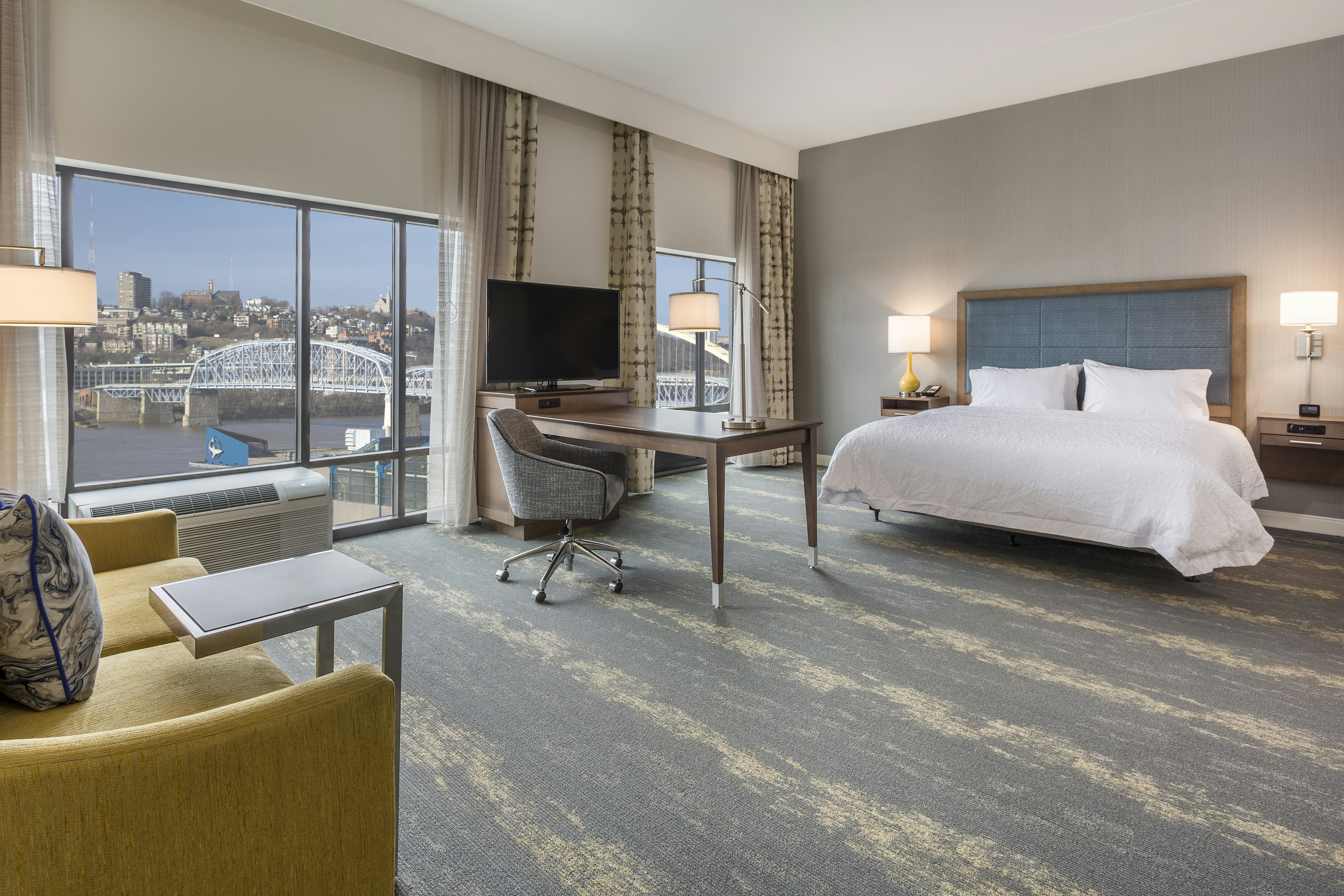 Hampton Inn and Suites Newport/Cincinnati