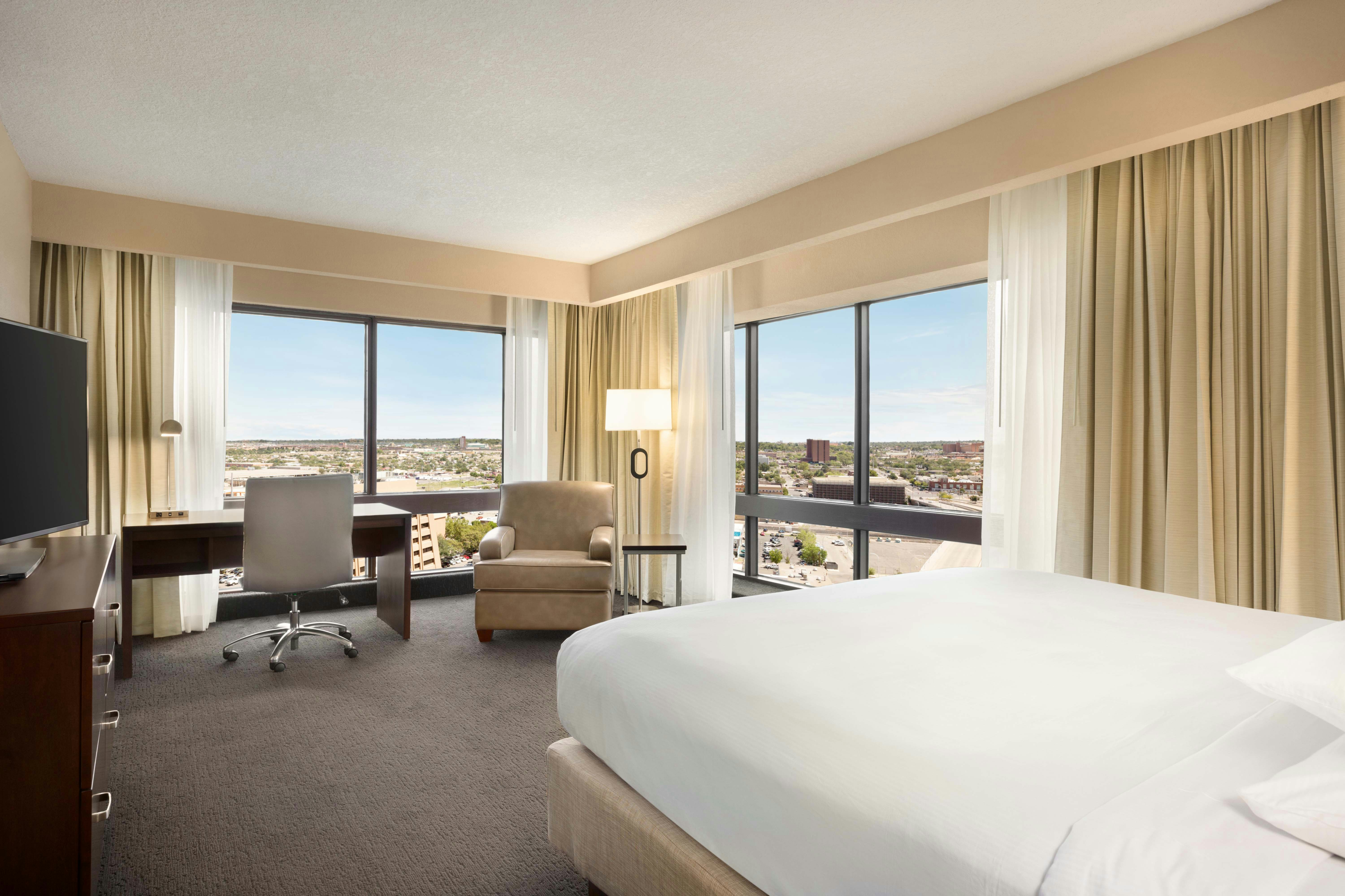 1 KING CORNER ROOM
