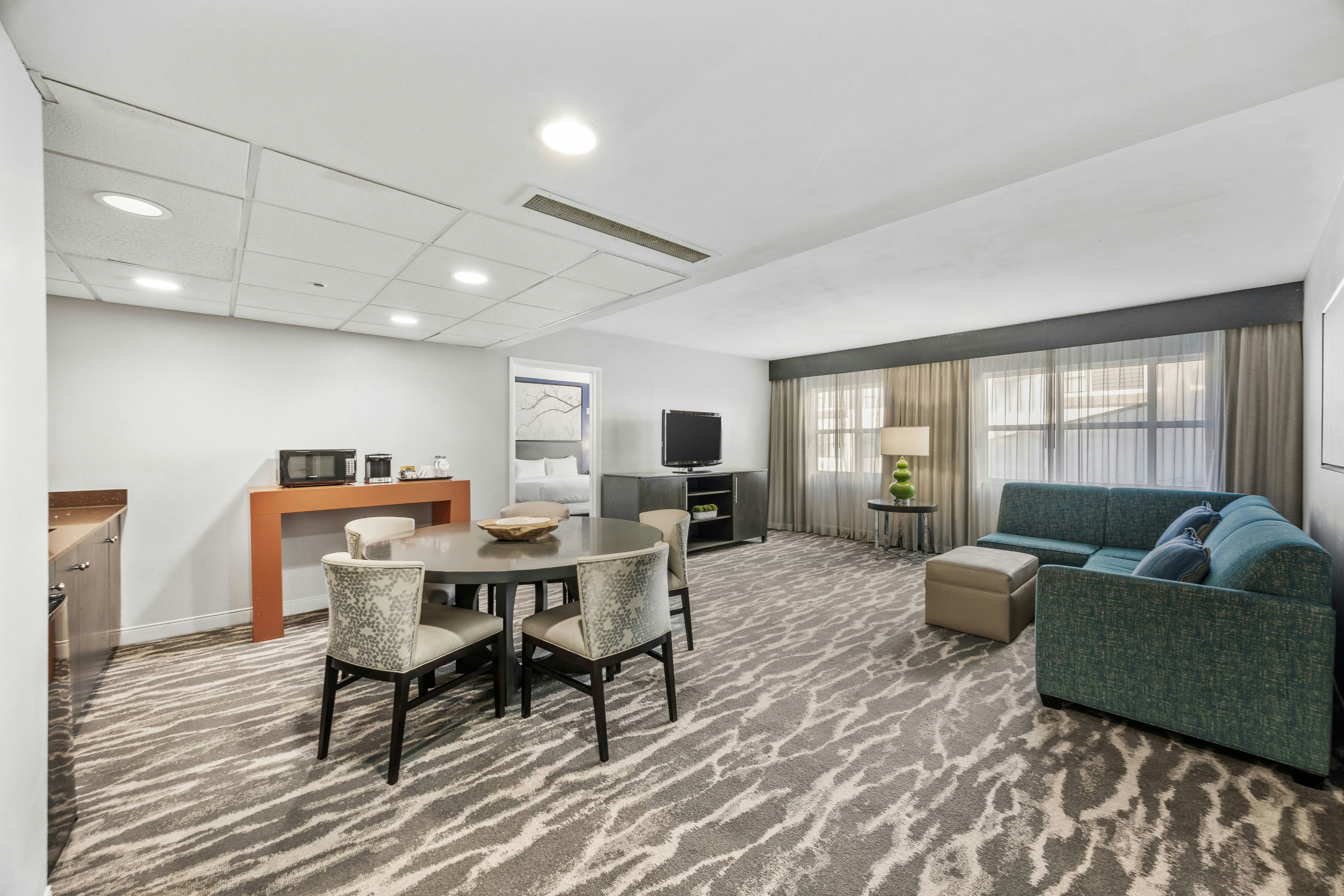DoubleTree Suites by Hilton Huntsville South