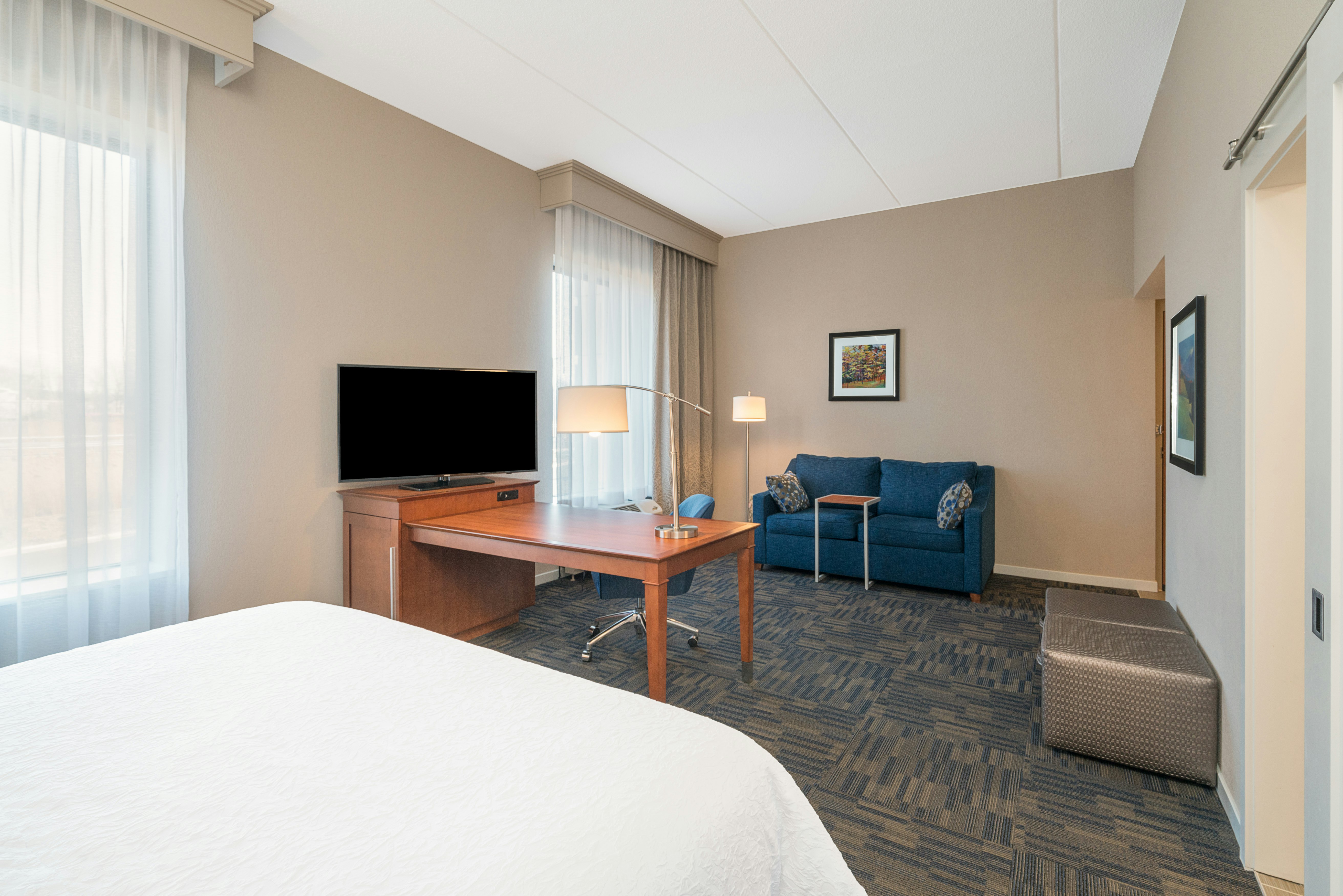 Hampton Inn & Suites Newburgh – Stewart Airport