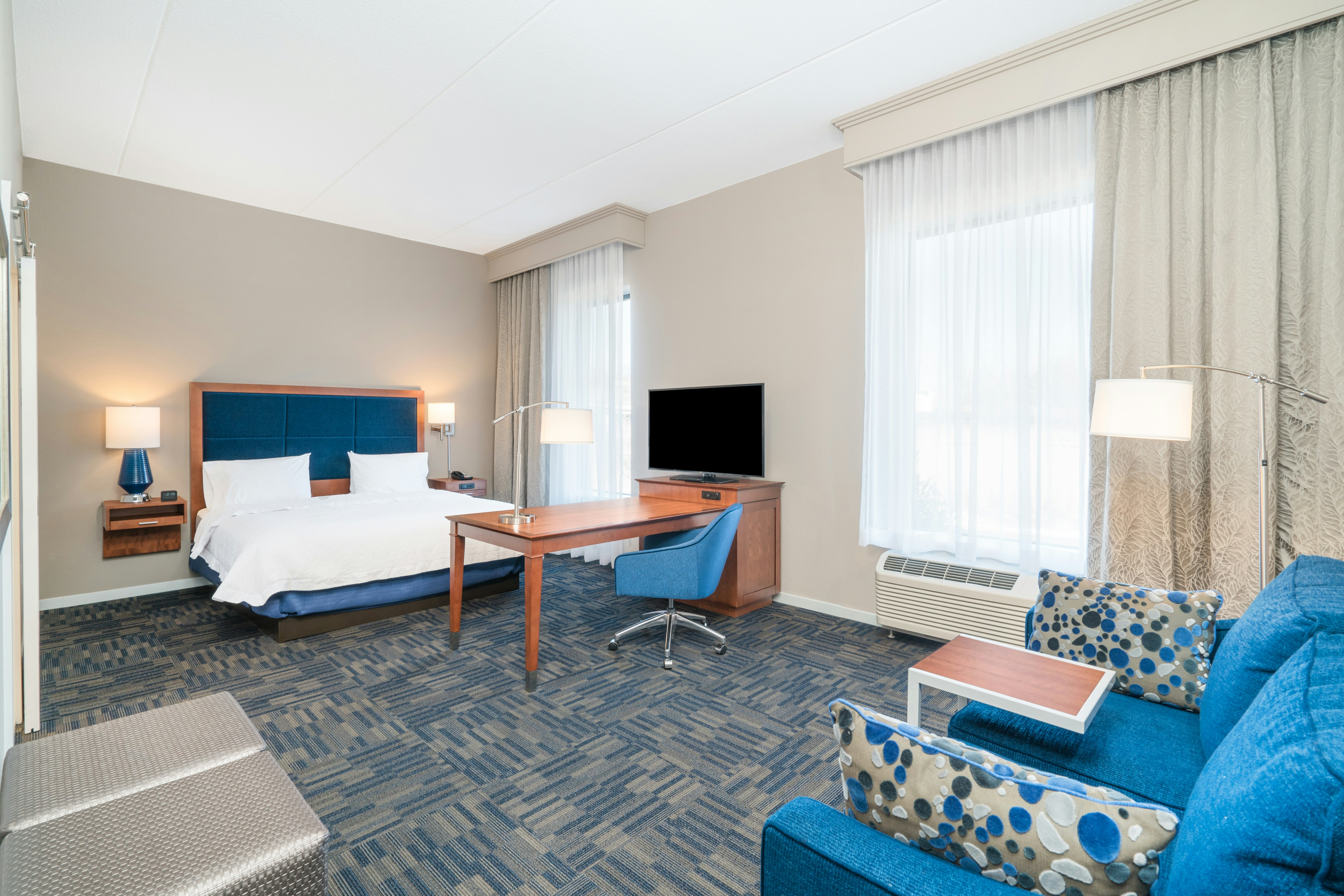Hampton Inn & Suites Newburgh – Stewart Airport