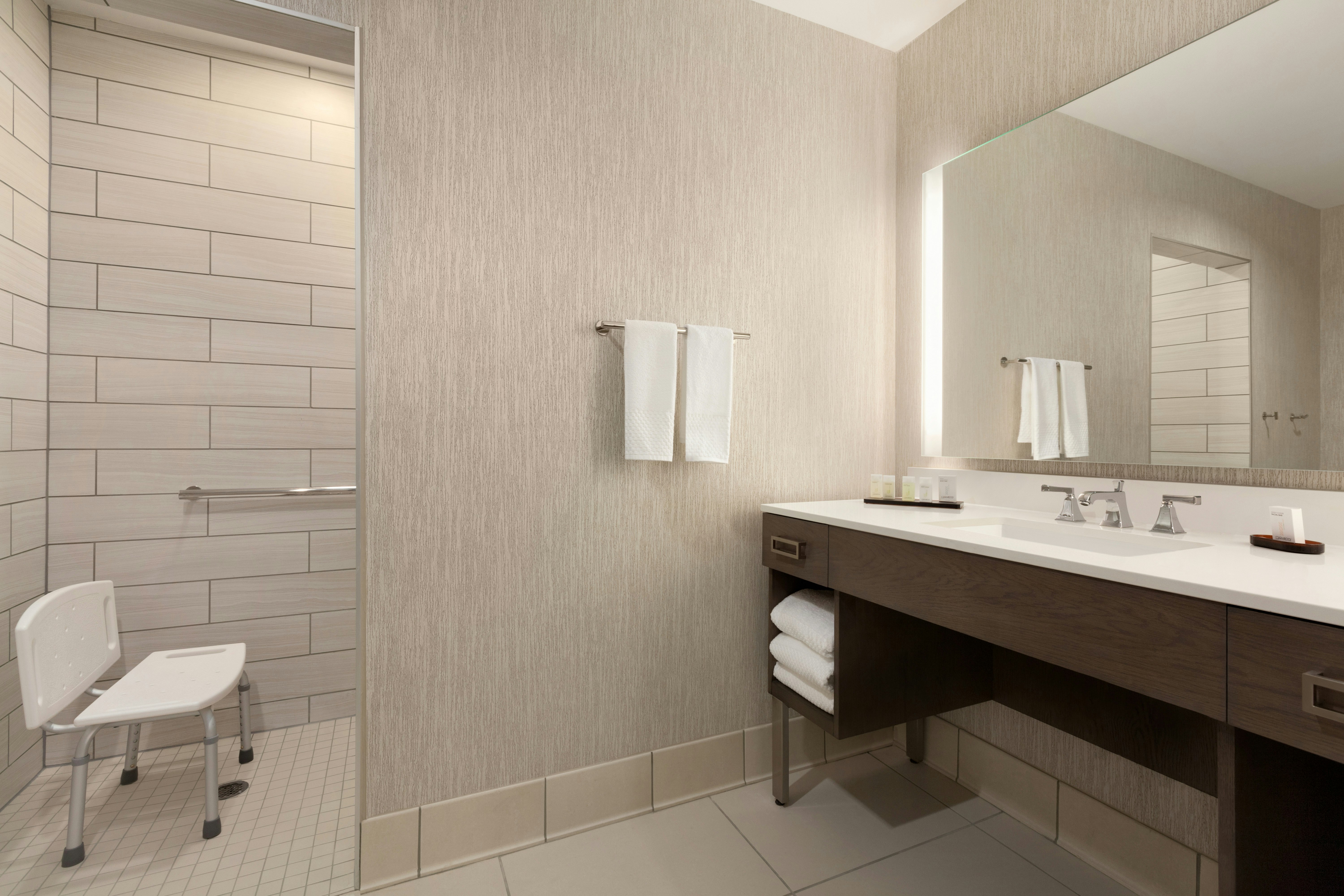 Embassy Suites San Antonio Brooks Hotel & Spa