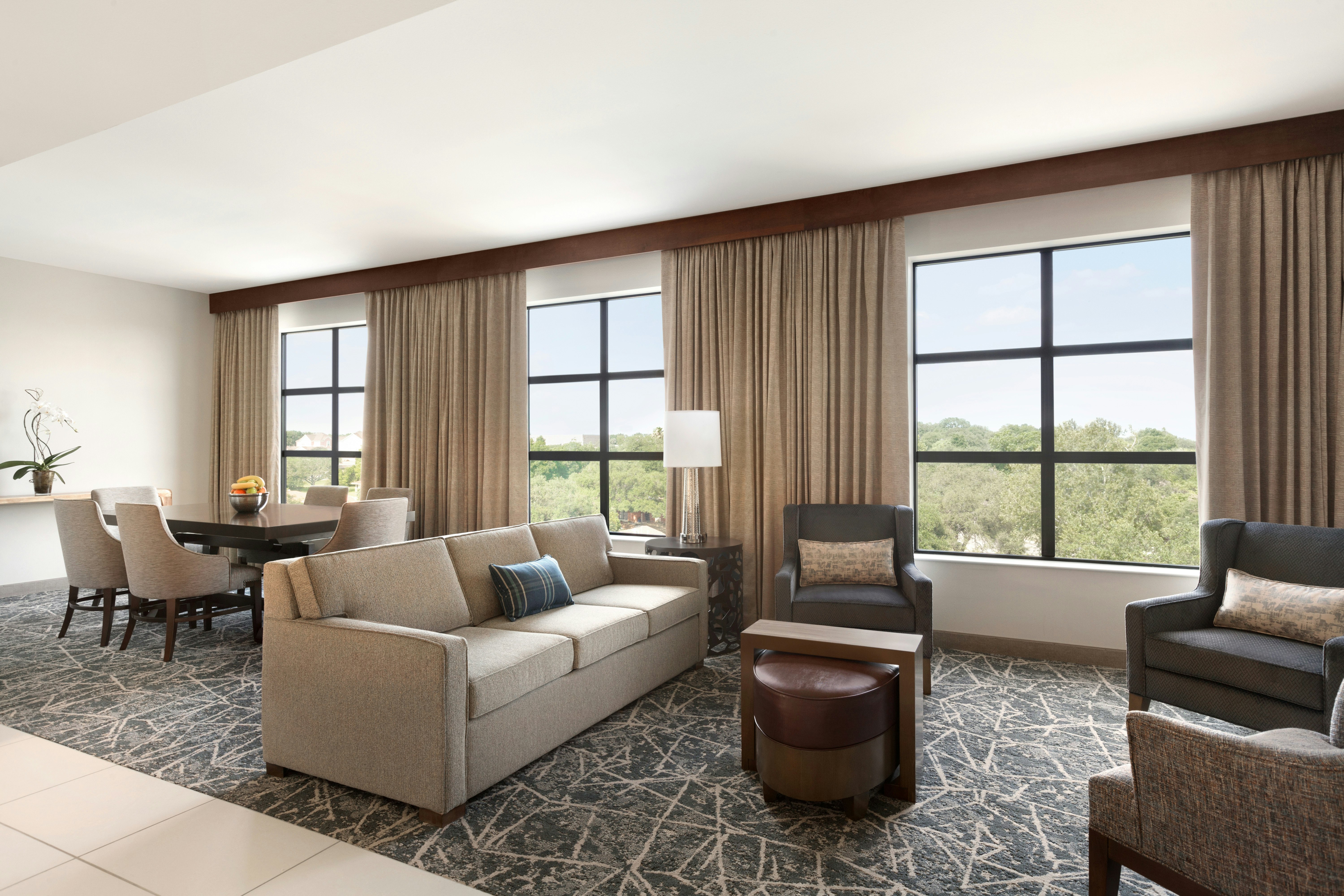 1 KING DELUXE SUITE