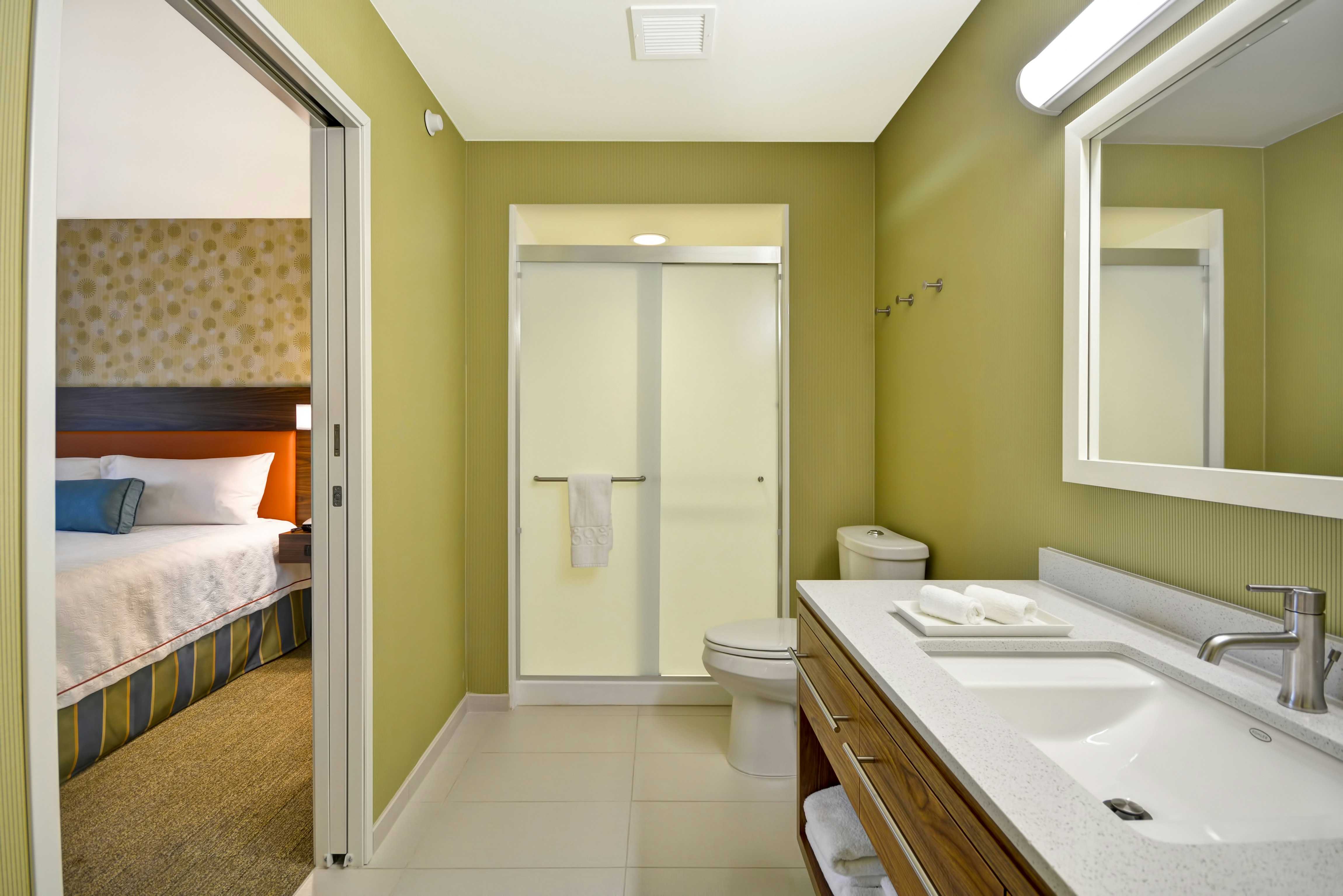 1 KING 1BDRM SUITE NONSMOK