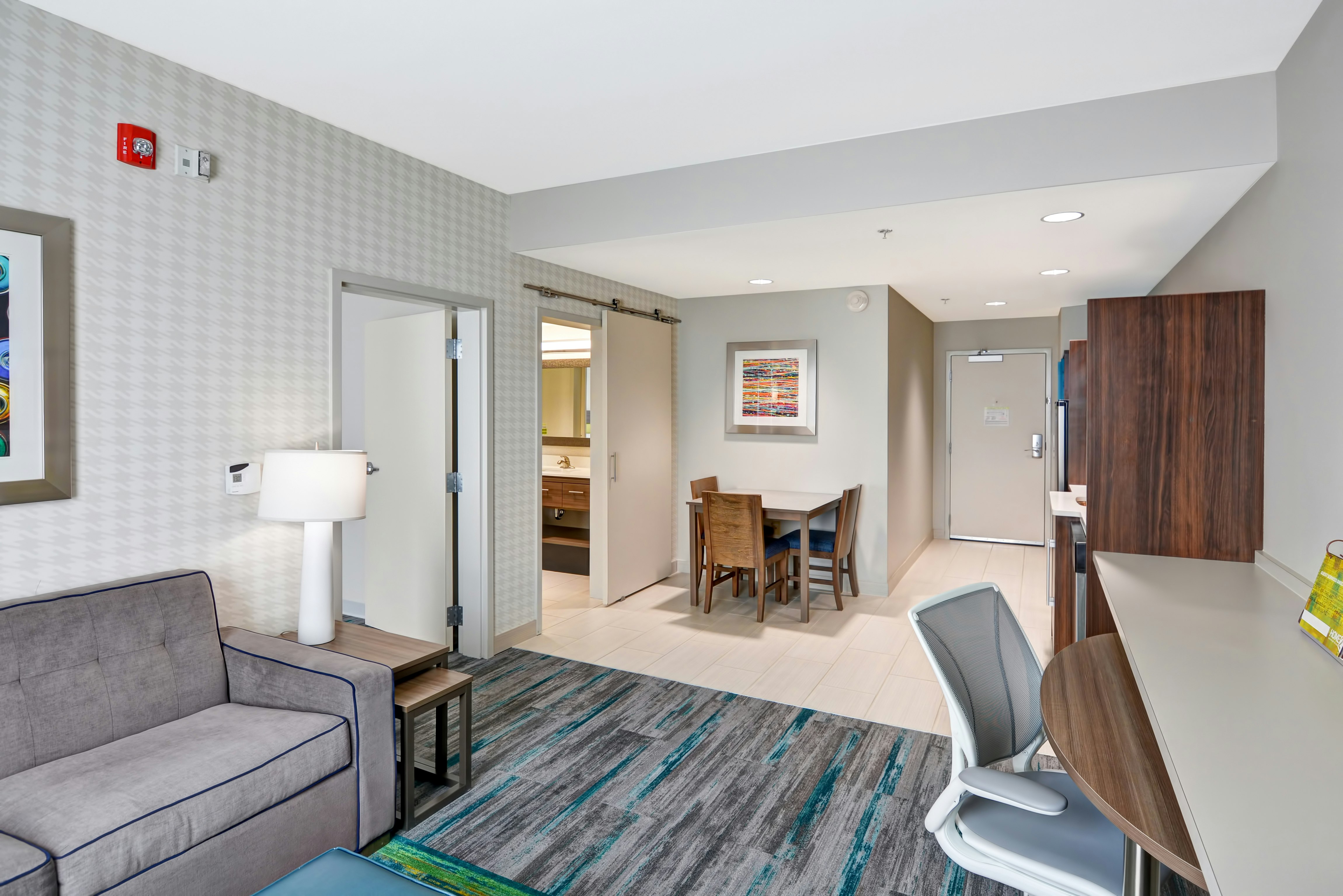 1 KING 1BDRM SUITE NONSMOK