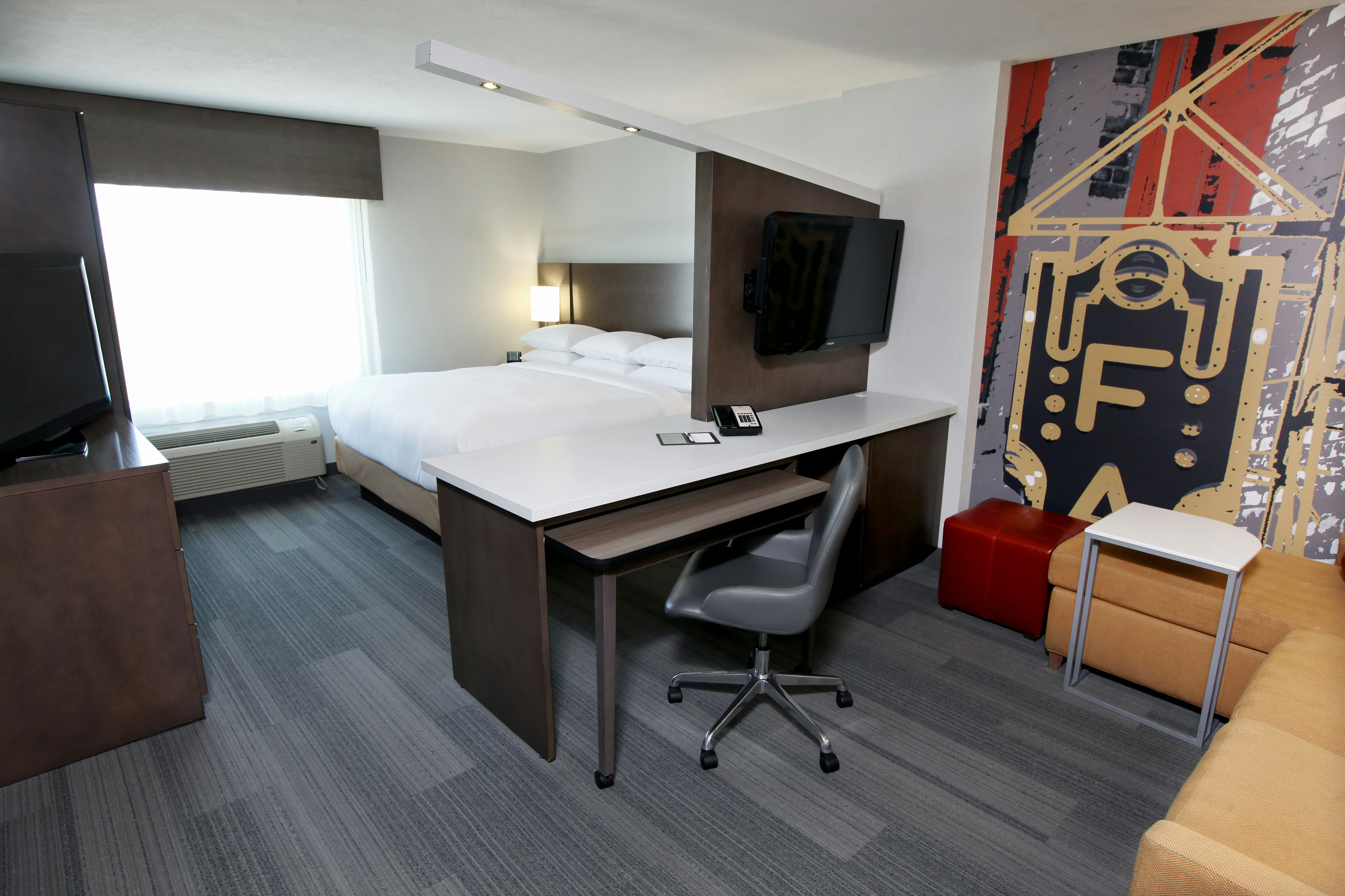 1 KING BED W/SOFABED
