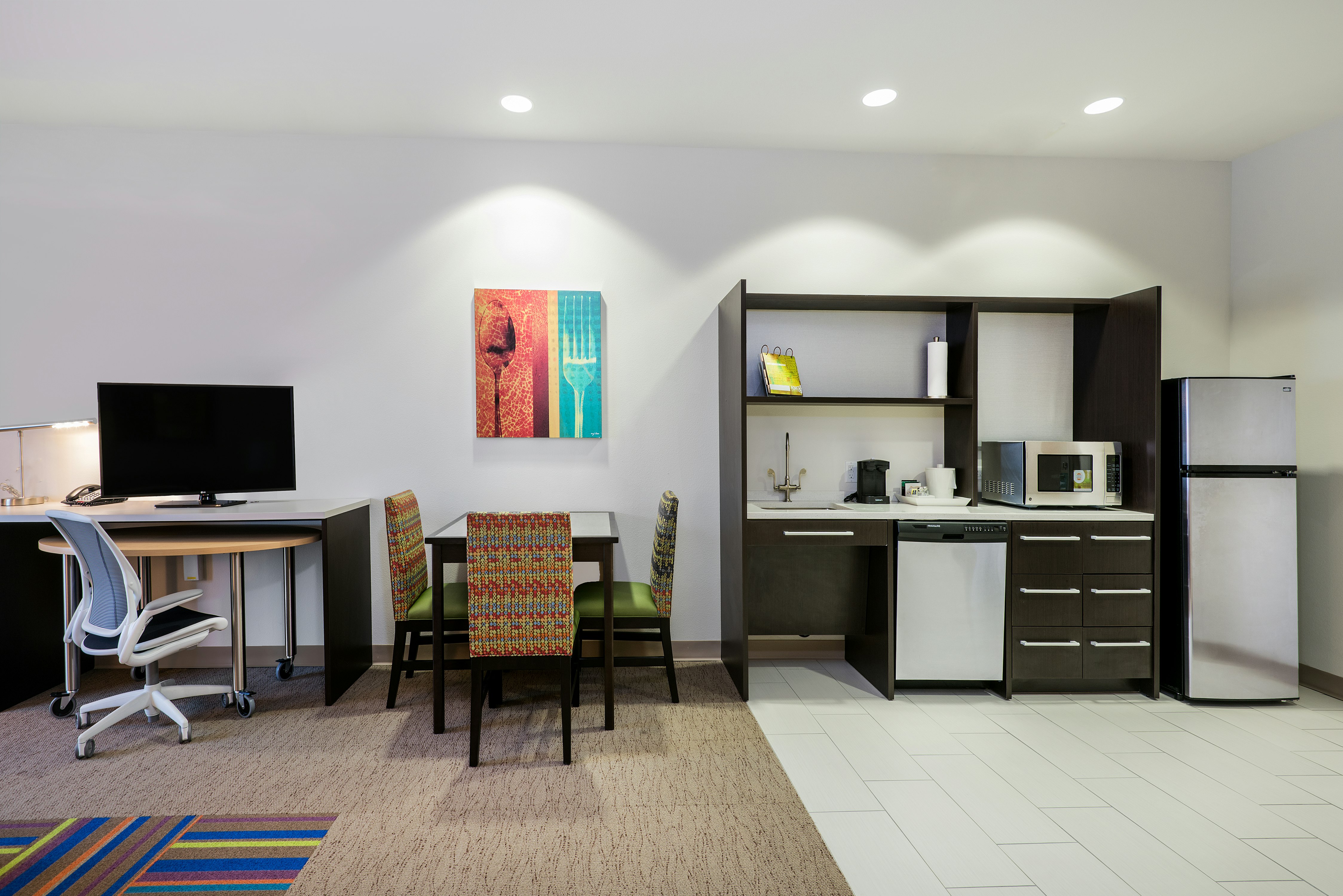 2 QN BEDS STUDIO NONSMOK