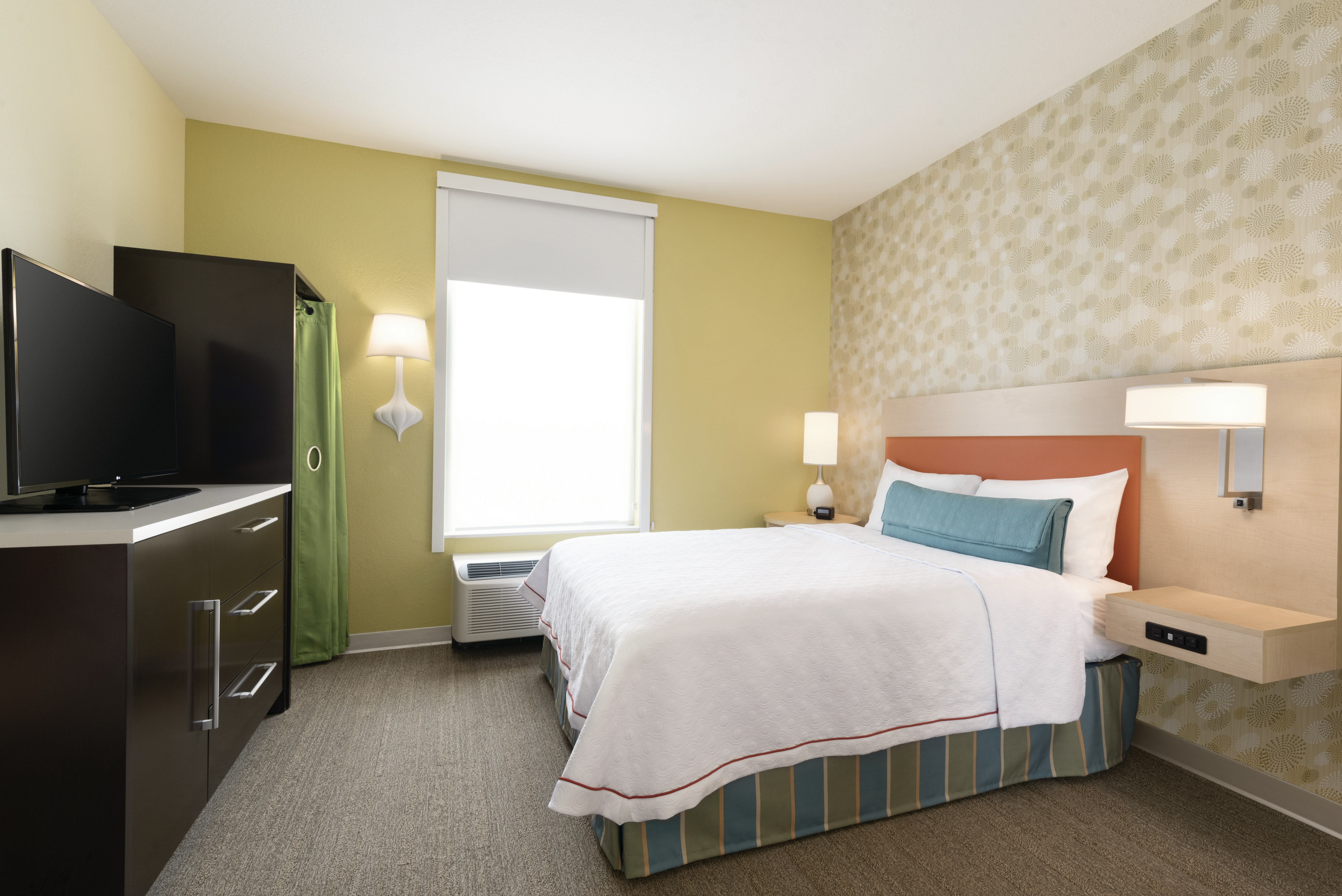1 QUEEN BED STUDIO NONSMOK