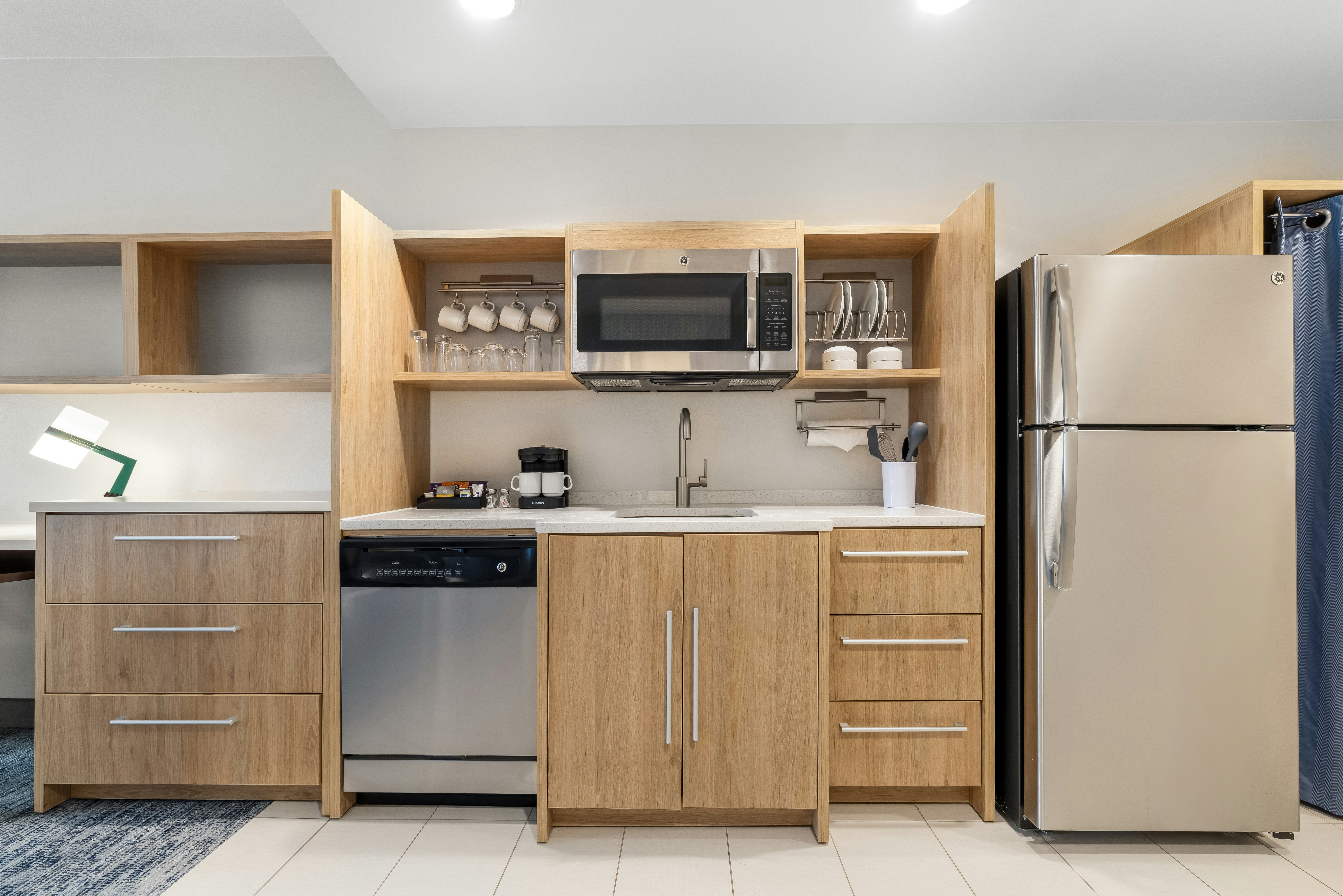 1 KING 1BDRM SUITE NONSMOK