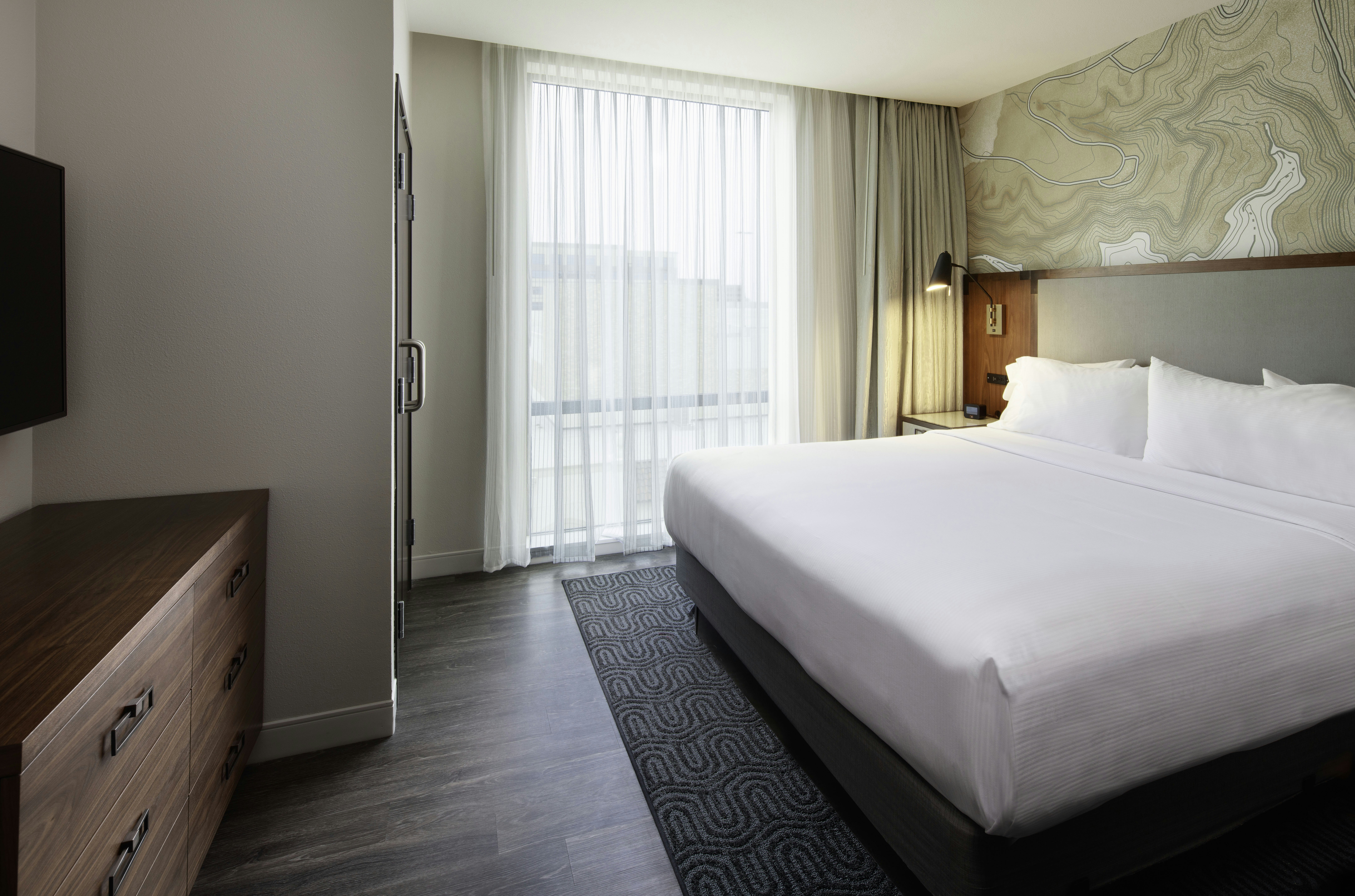 1 KING BED 2 ROOM SUITE