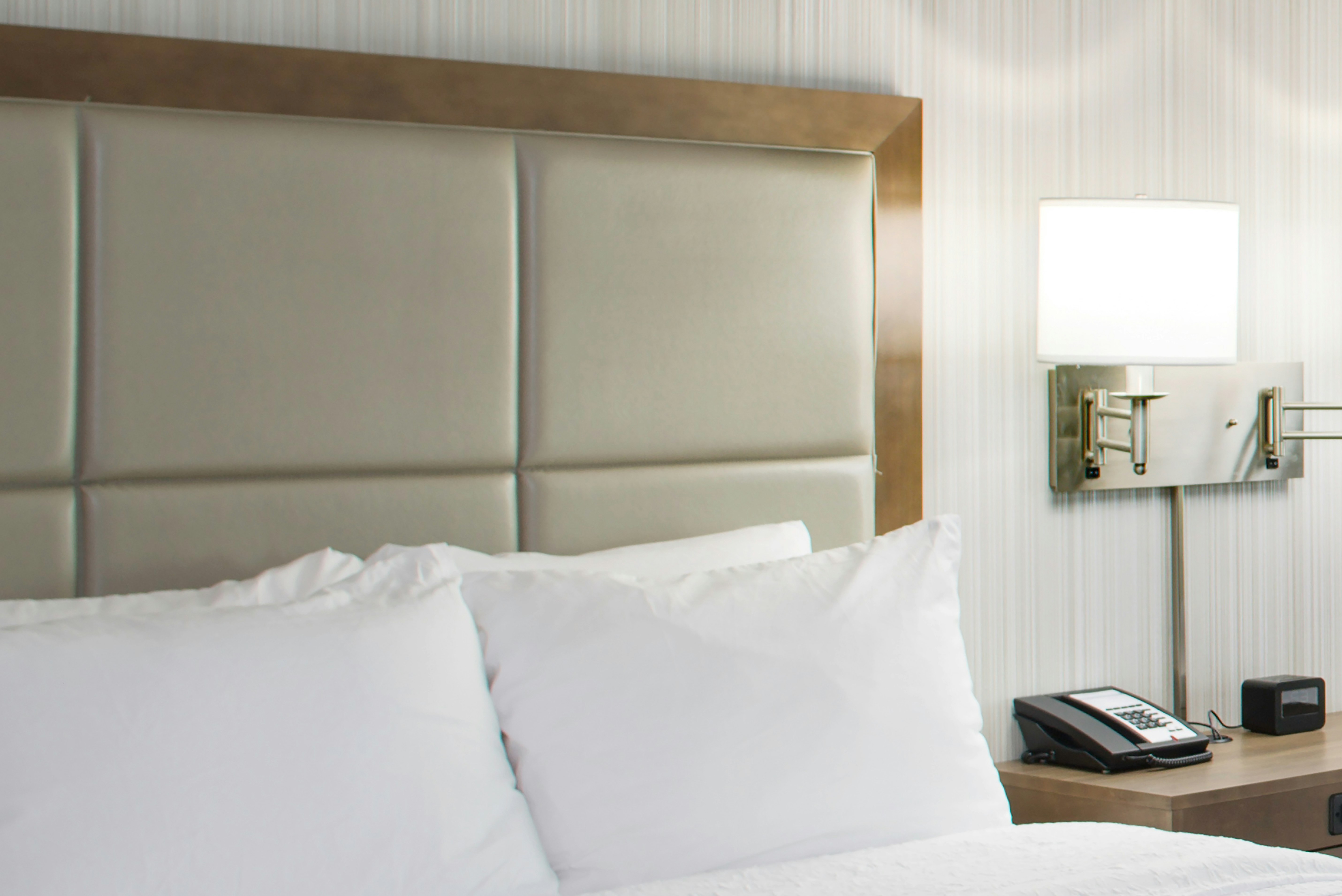 KING ROOM W/FRIDGE NS