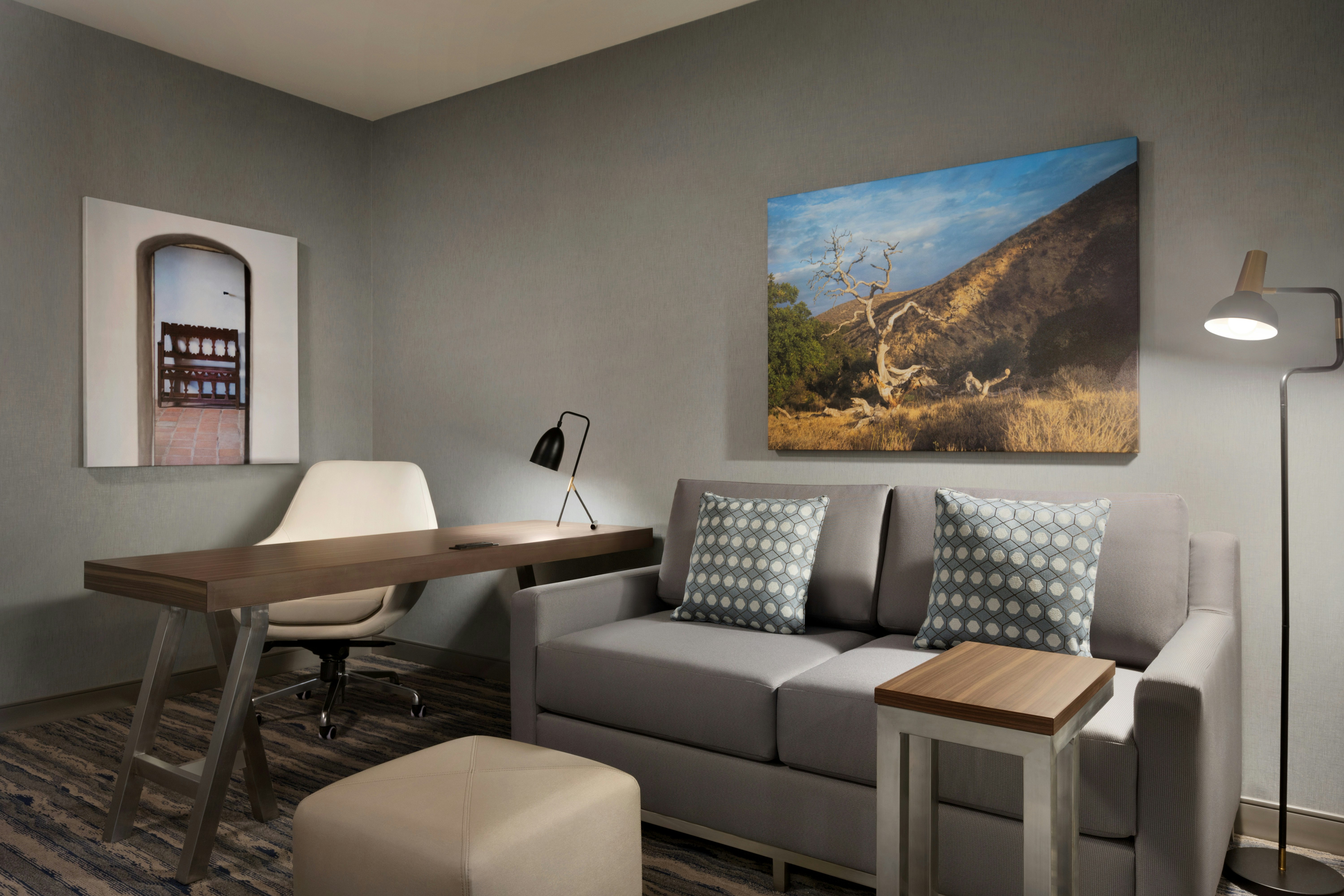 1 KING BED JUNIOR SUITE