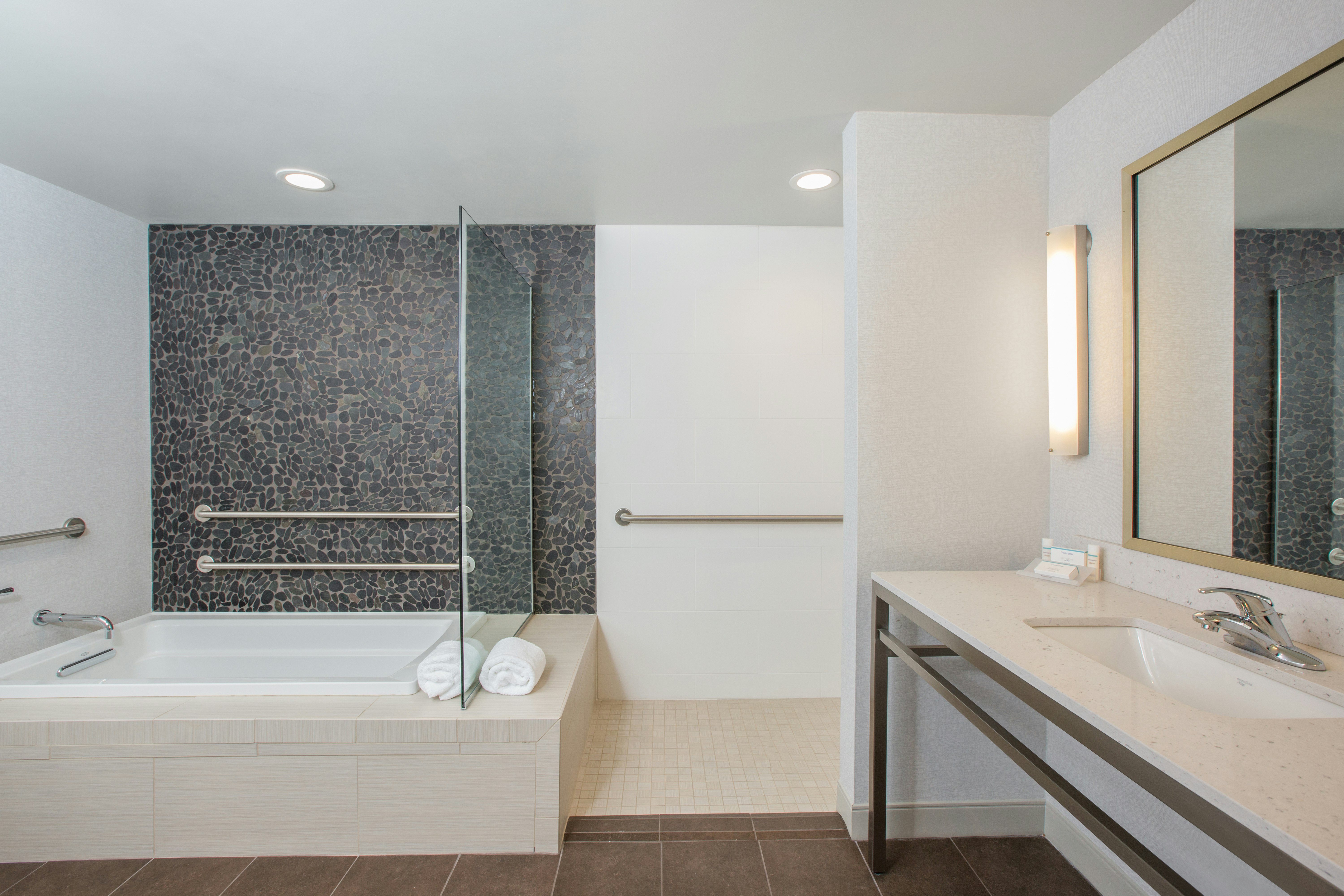 1KNG ACC 1BDRM STE RI SHWR