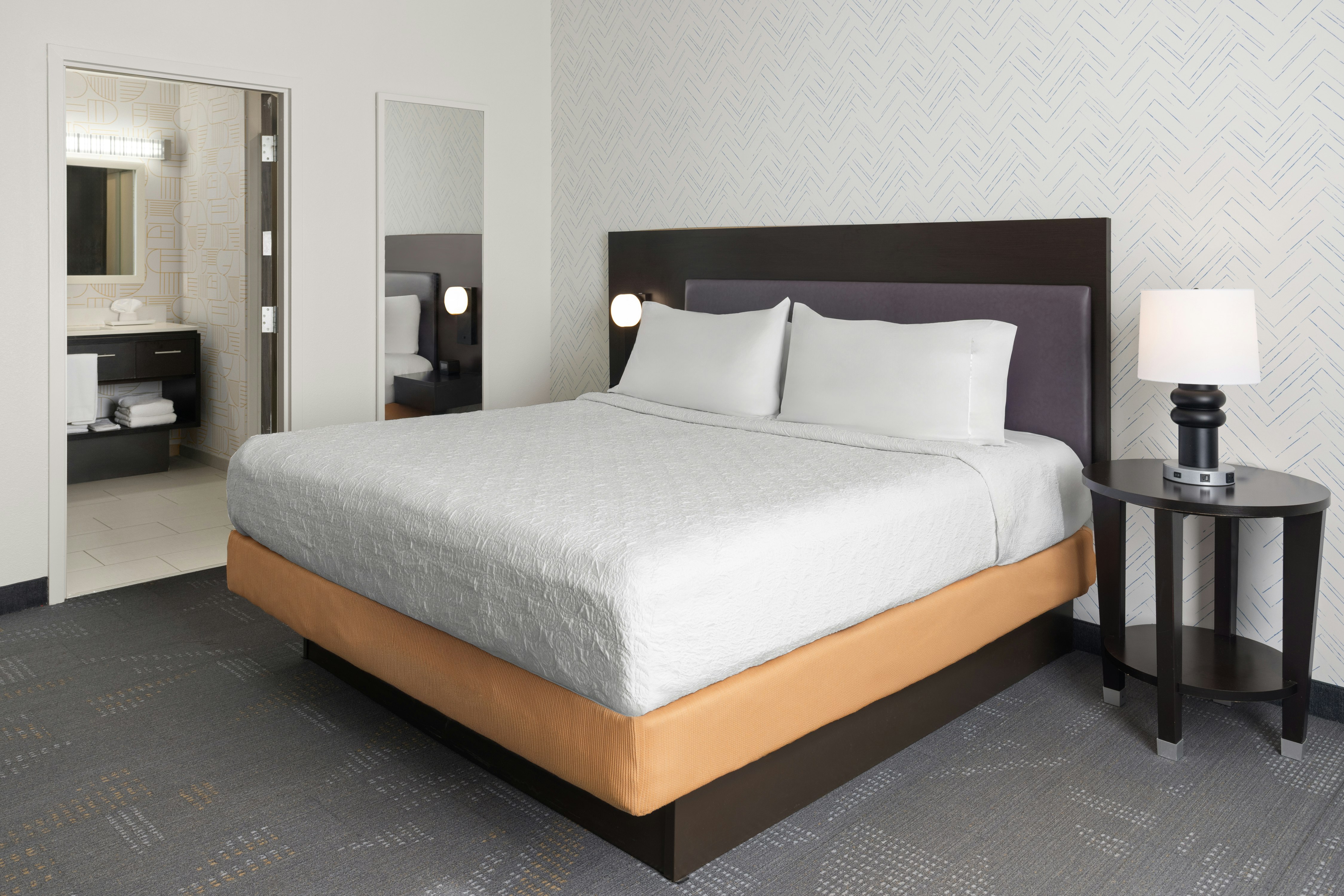 1 KING 1BDRM SUITE NONSMOK