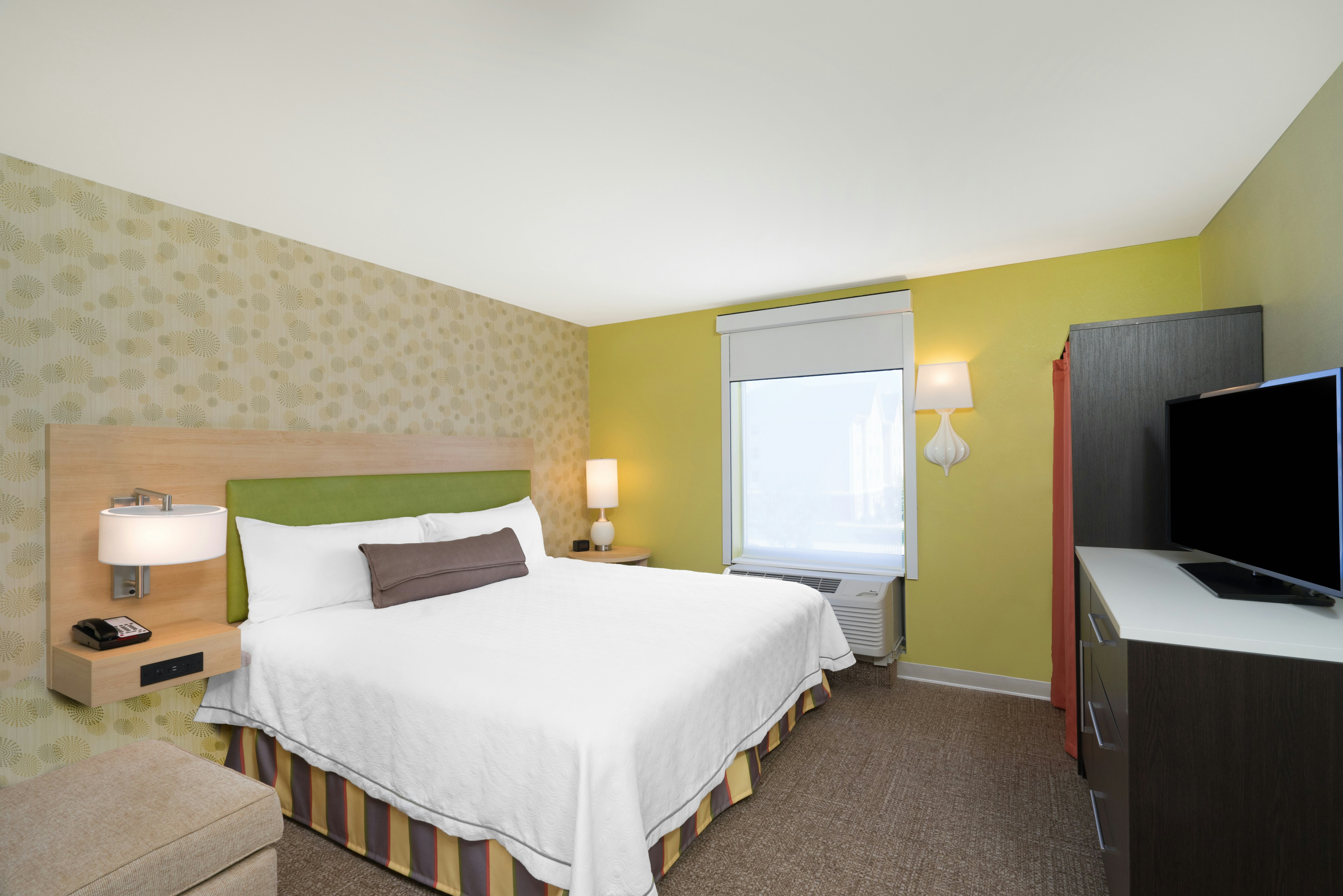 1 KING 1BDRM SUITE NONSMOK