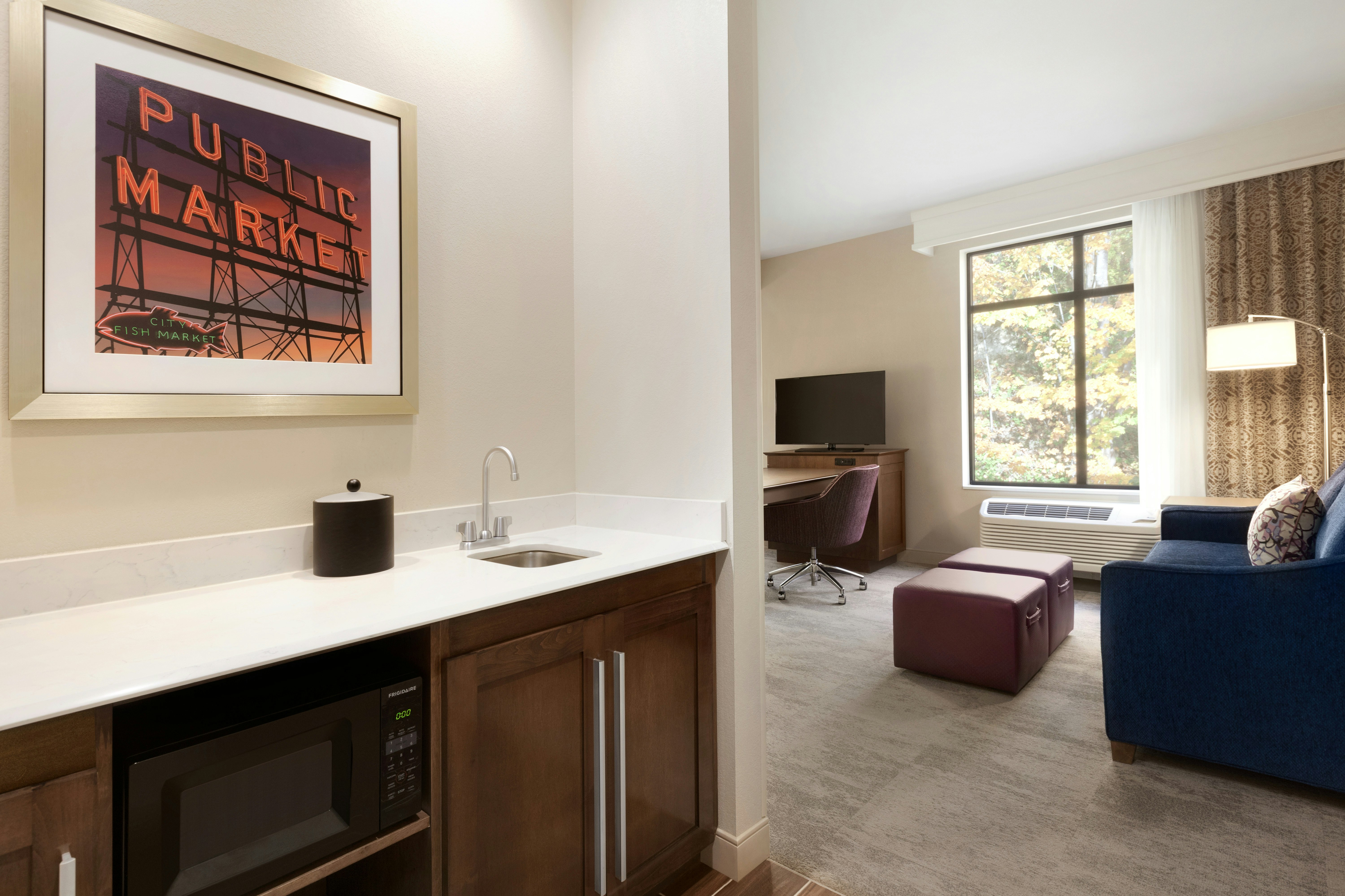 Hampton Inn and Suites Seattle/Renton