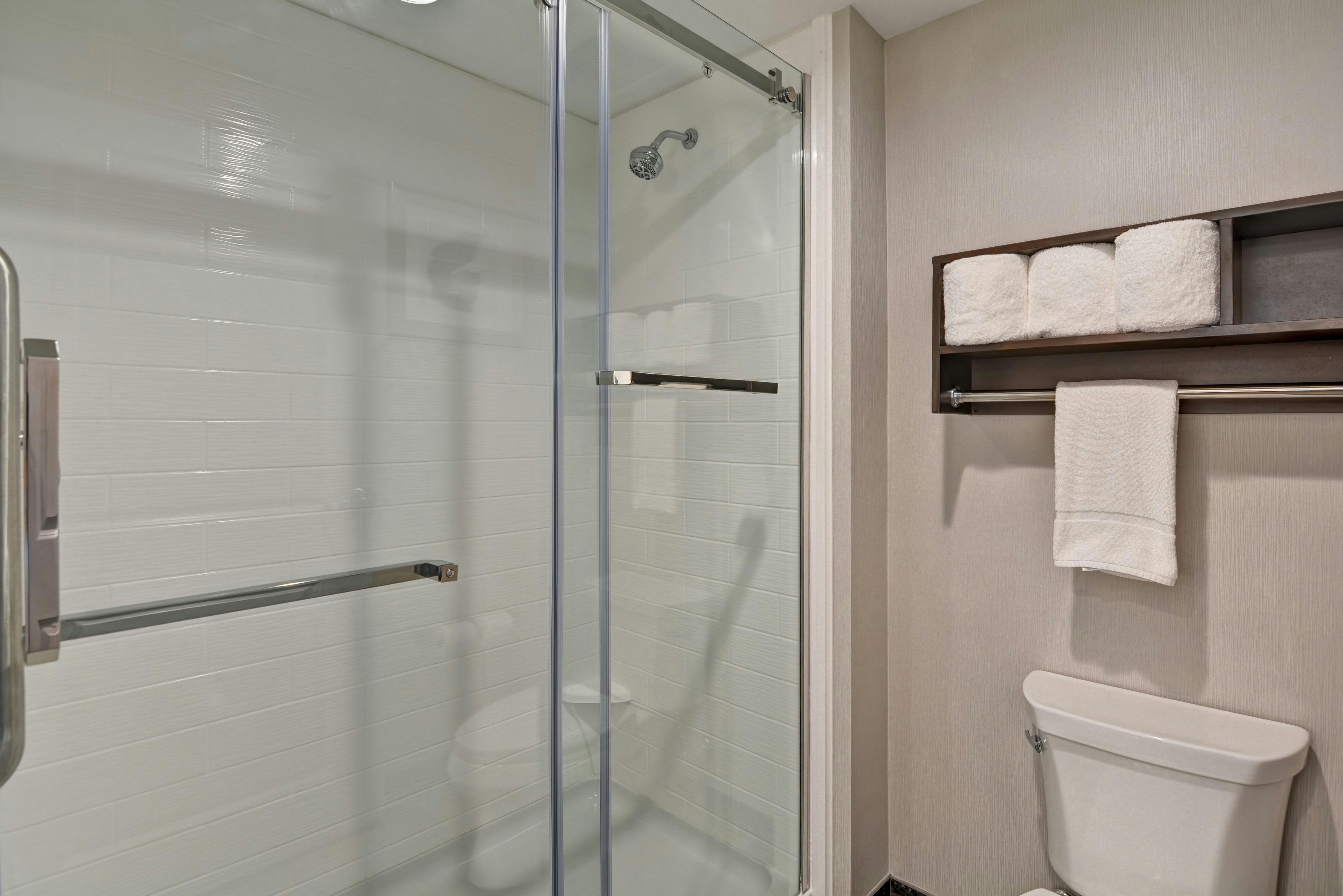 1 KING 1BDRM SUITE NONSMOK