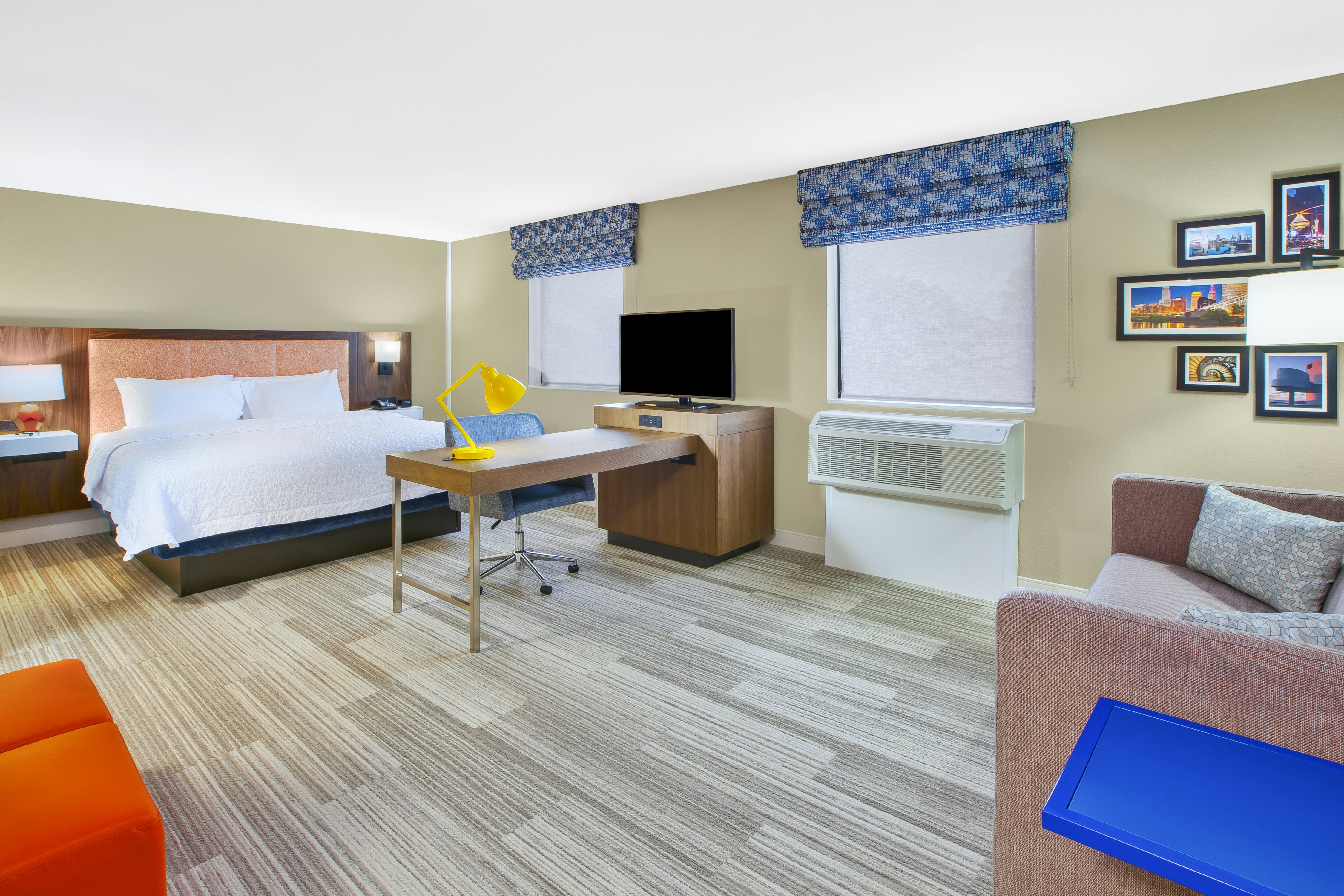 Hampton Inn & Suites Cleveland/Oakwood Village