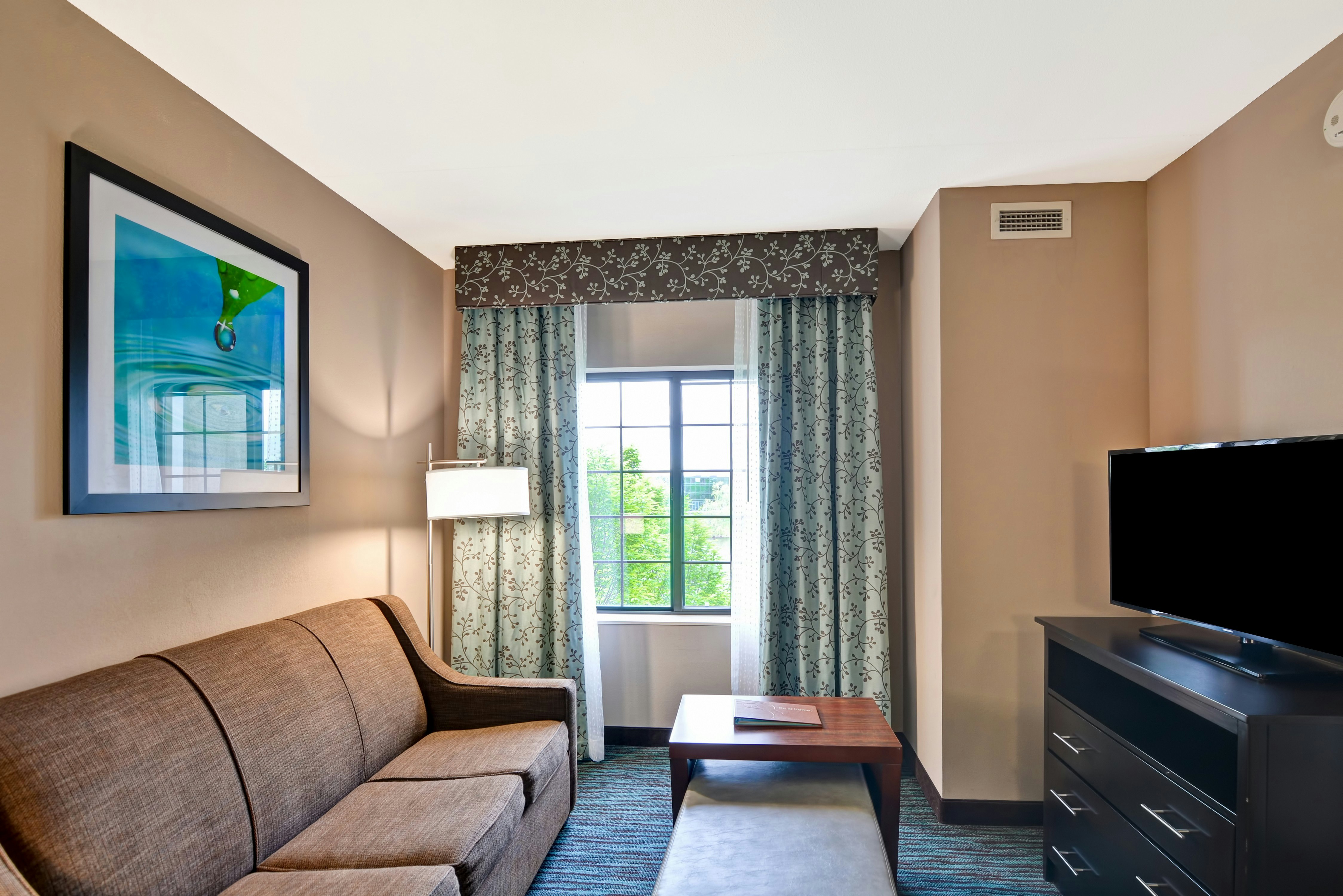 1 KING 1BDRM SUITE NONSMOK