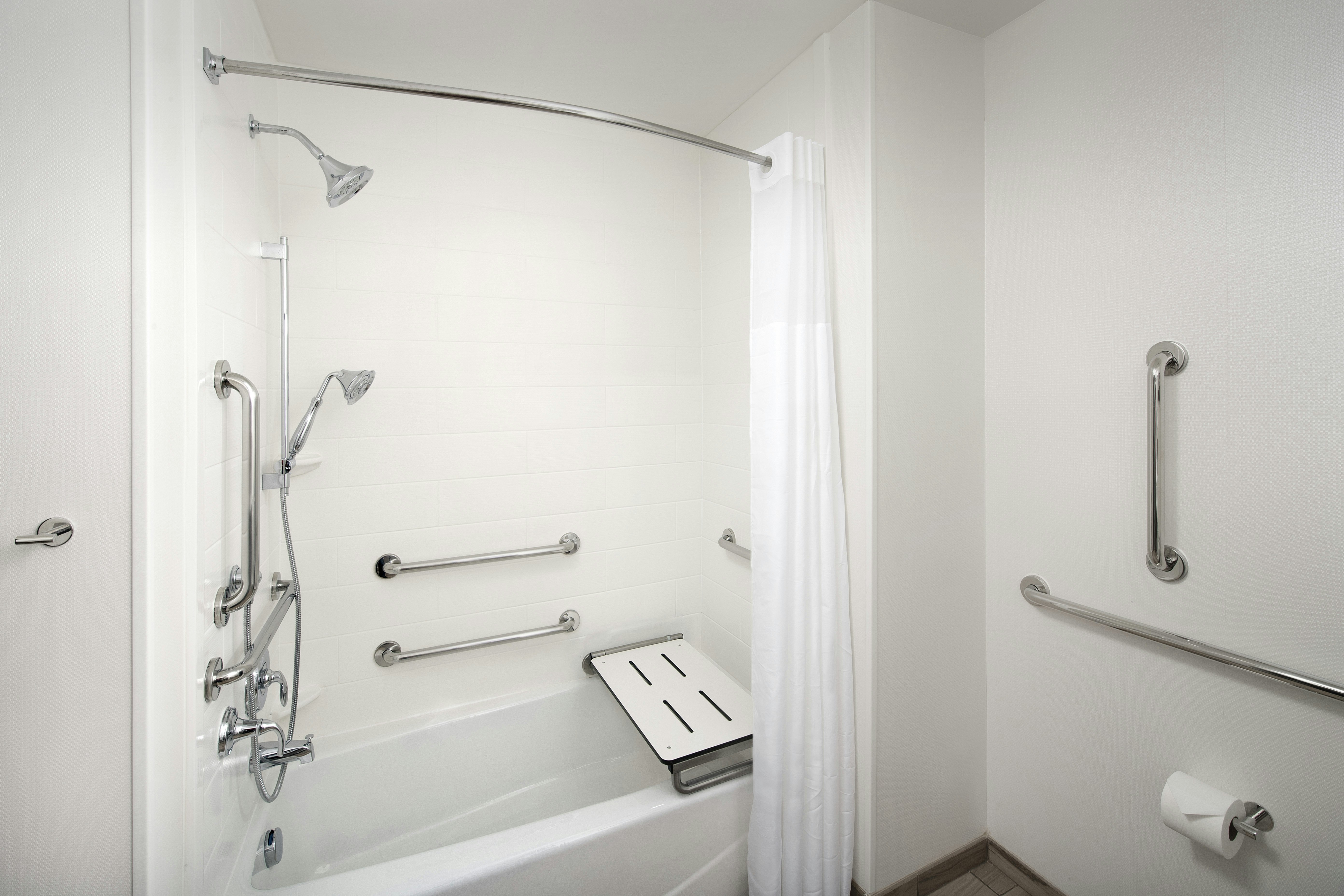 1 KNG ACCESSIBLE TUB NS