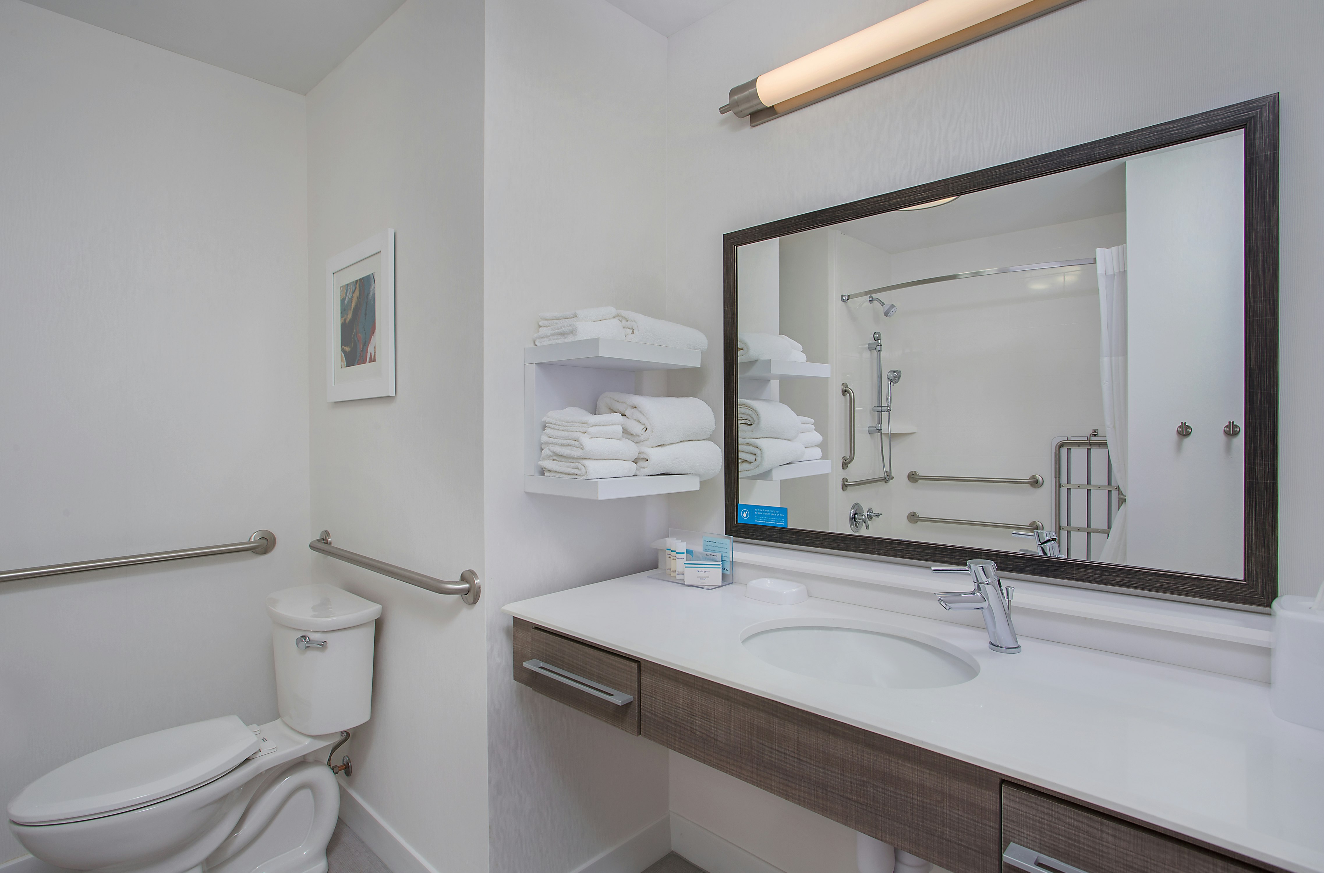 1 KNG ACCESSIBLE TUB NS