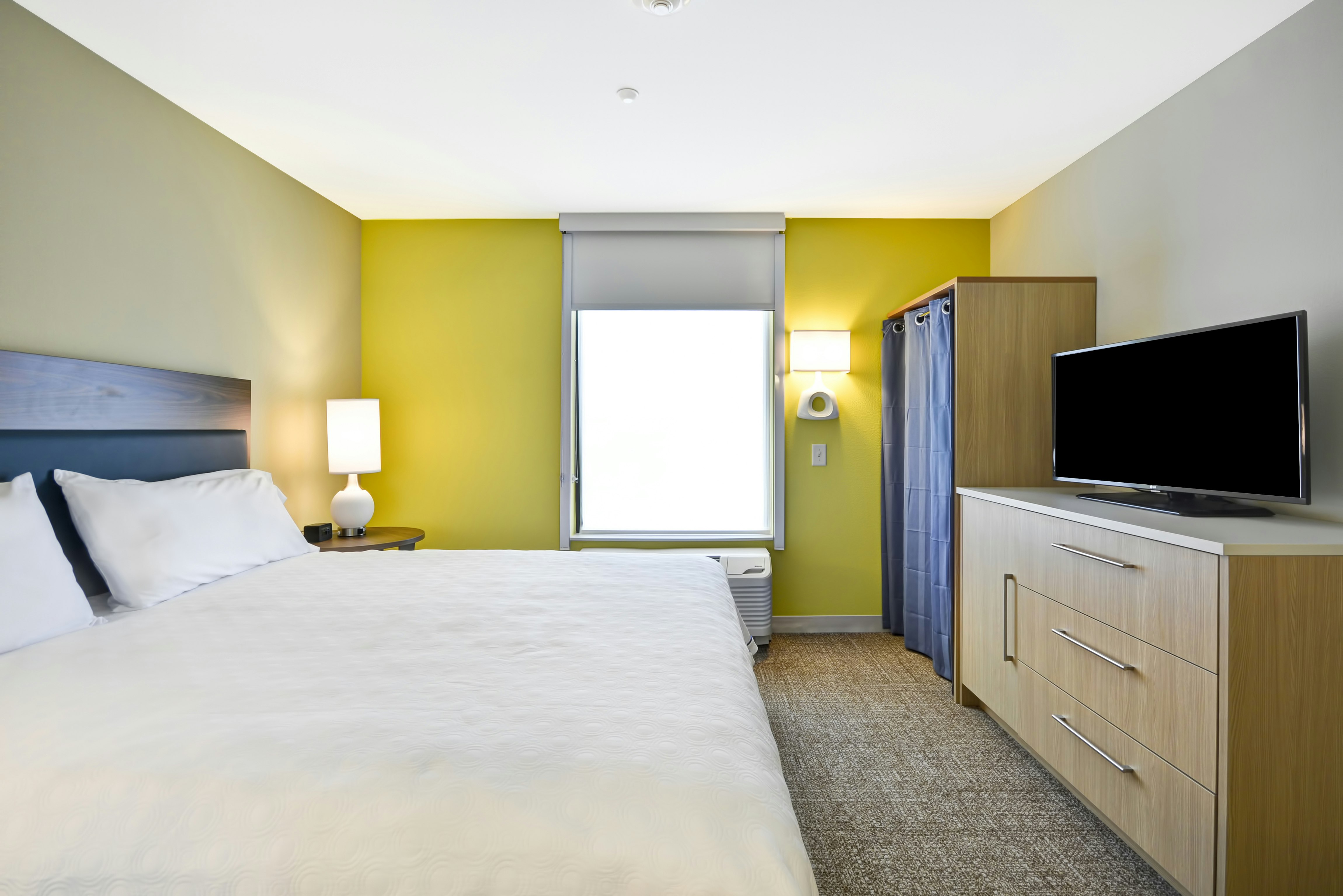 1 KING 1BDRM SUITE NONSMOK