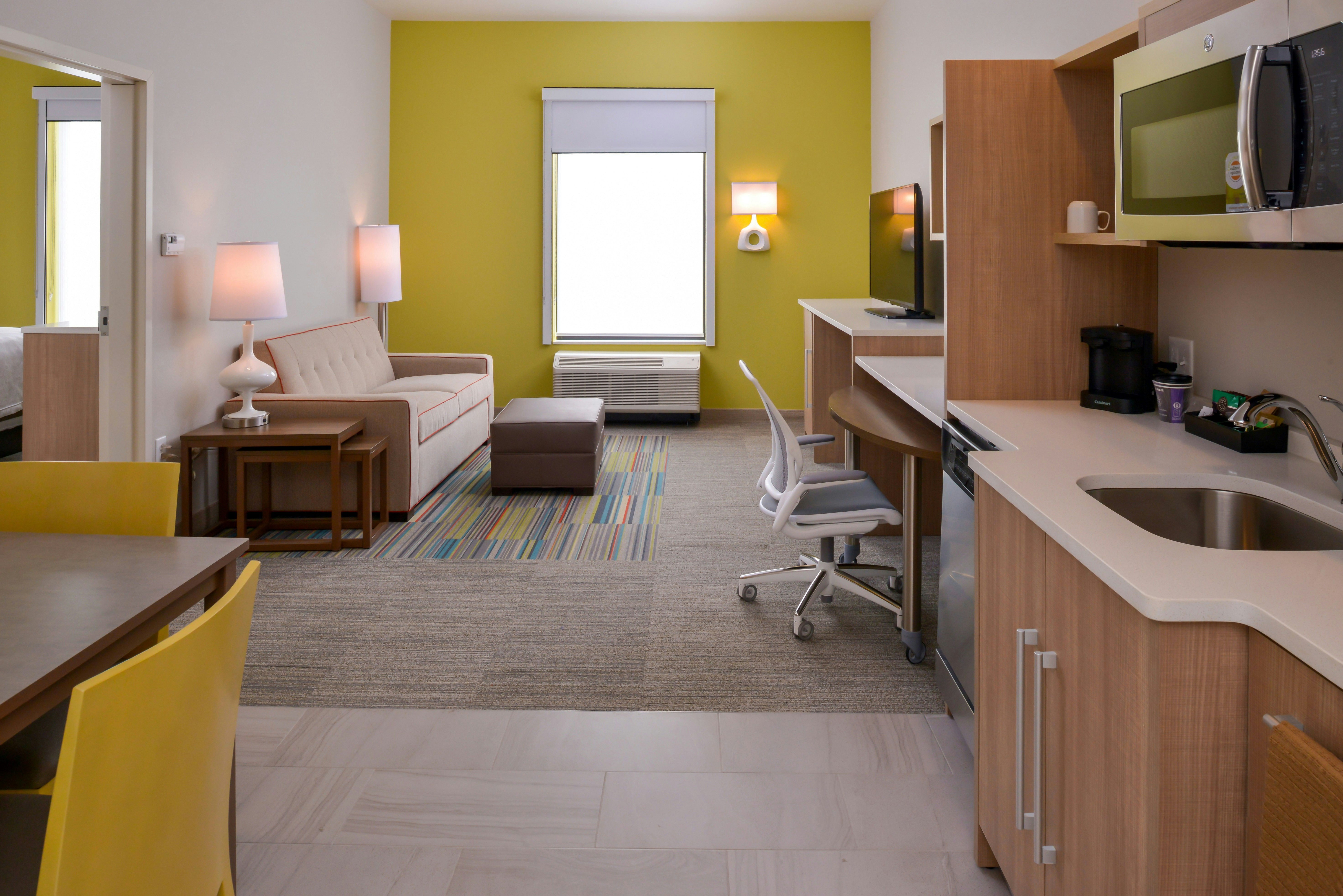 1 KING 1BDRM SUITE NONSMOK