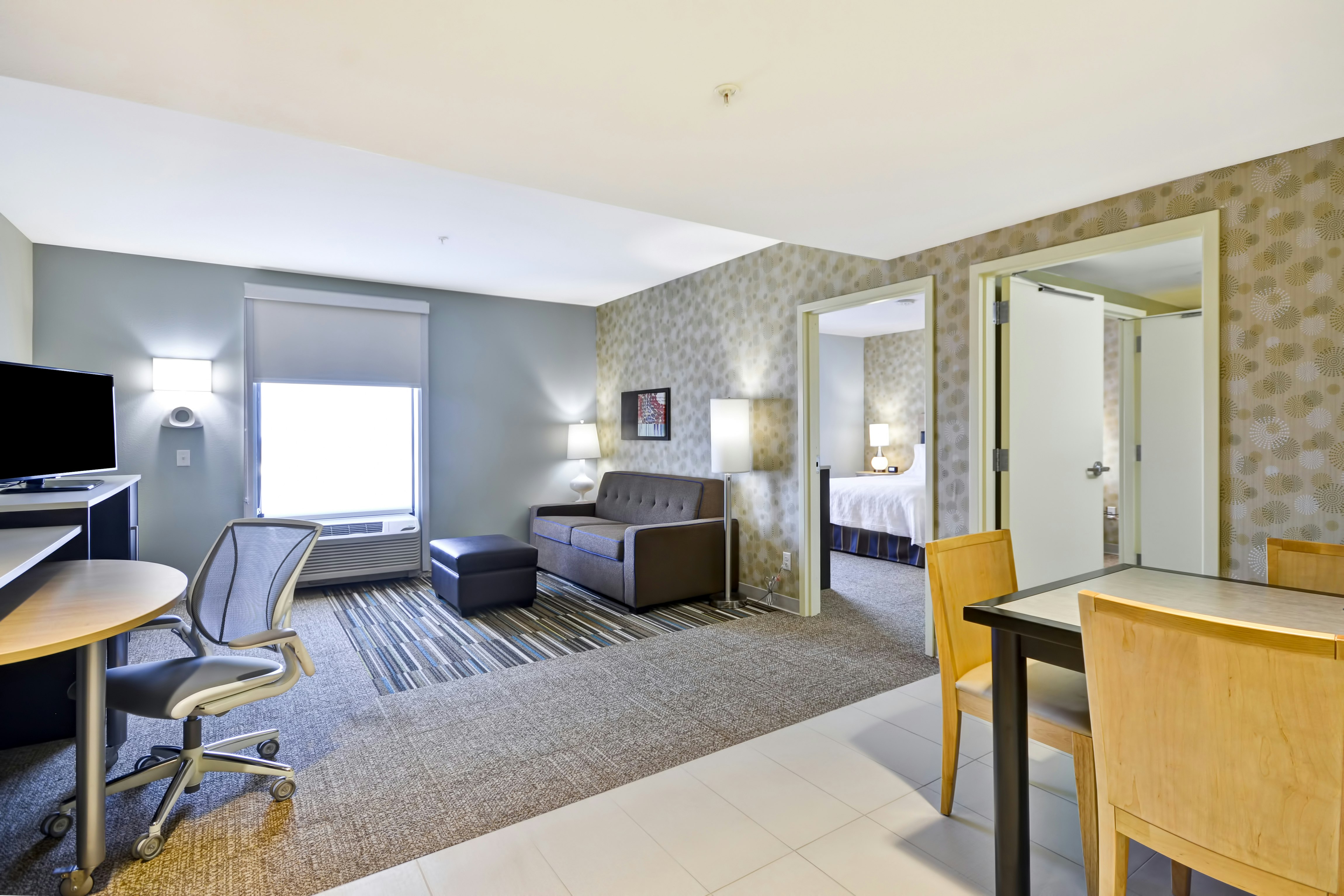 1 KING 1BDRM SUITE NONSMOK