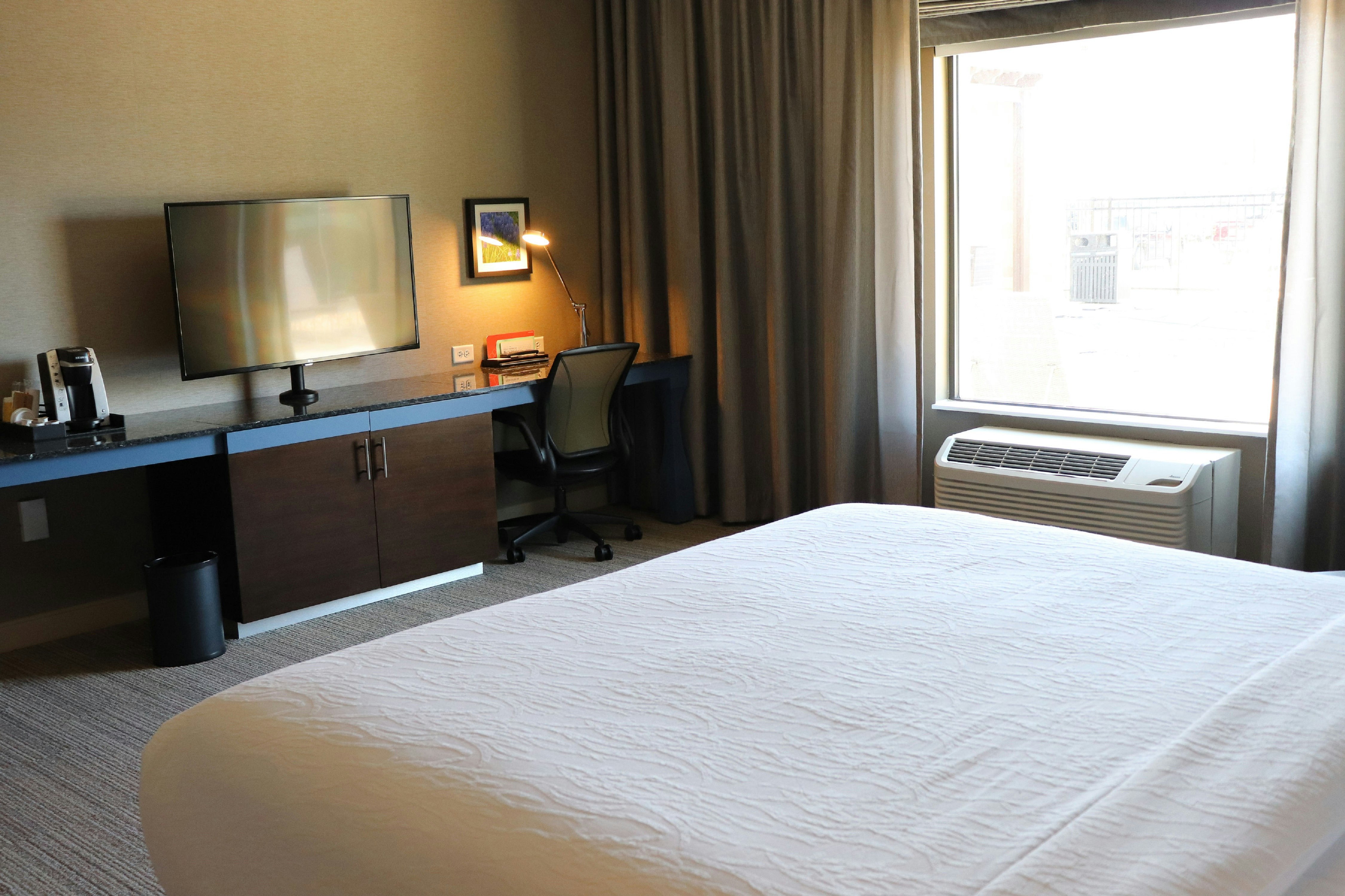 KING JR SUITE ACCESSIBLE