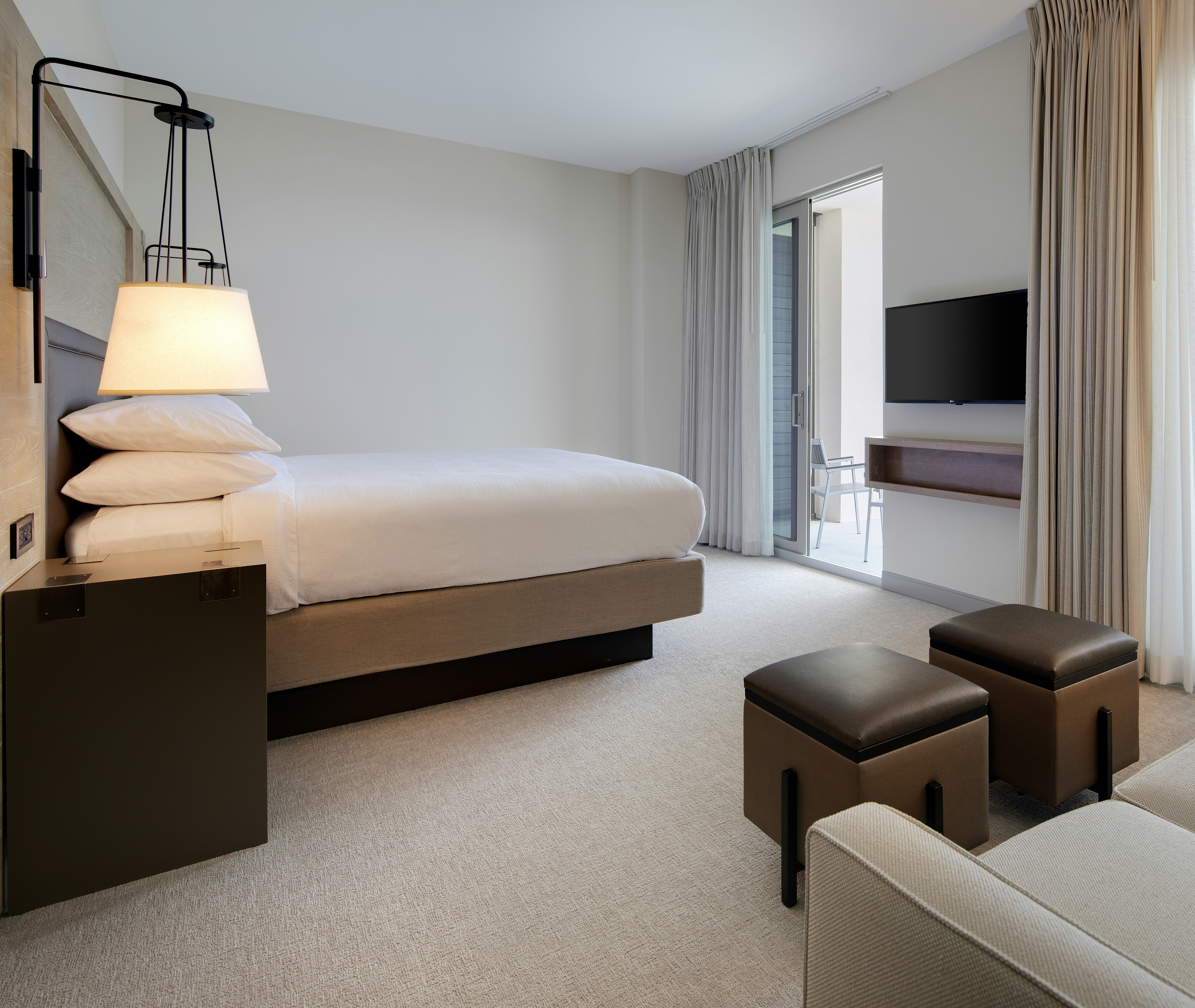 1 KING BED STUDIO ROOM