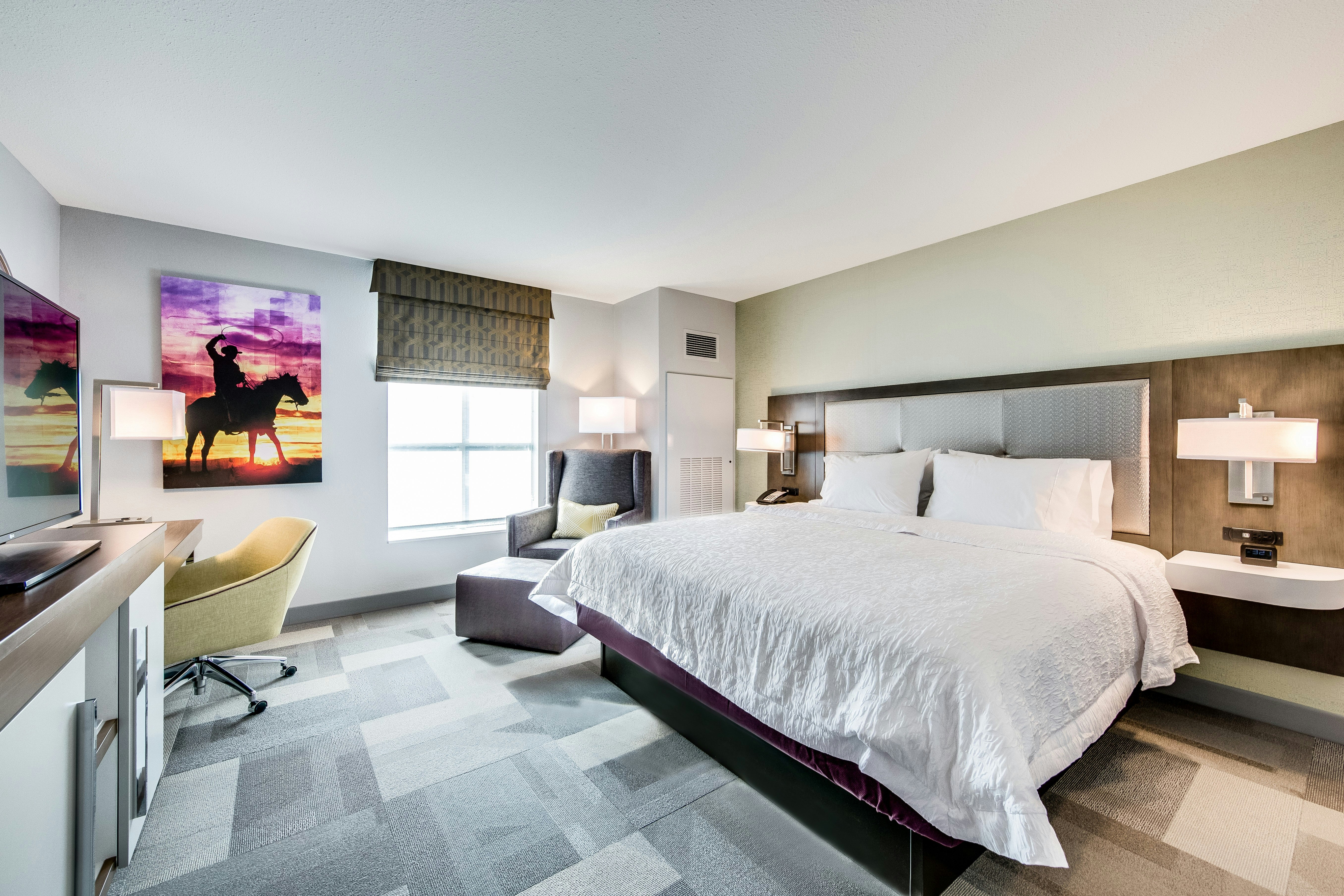 KING ROOM W/FRIDGE NS