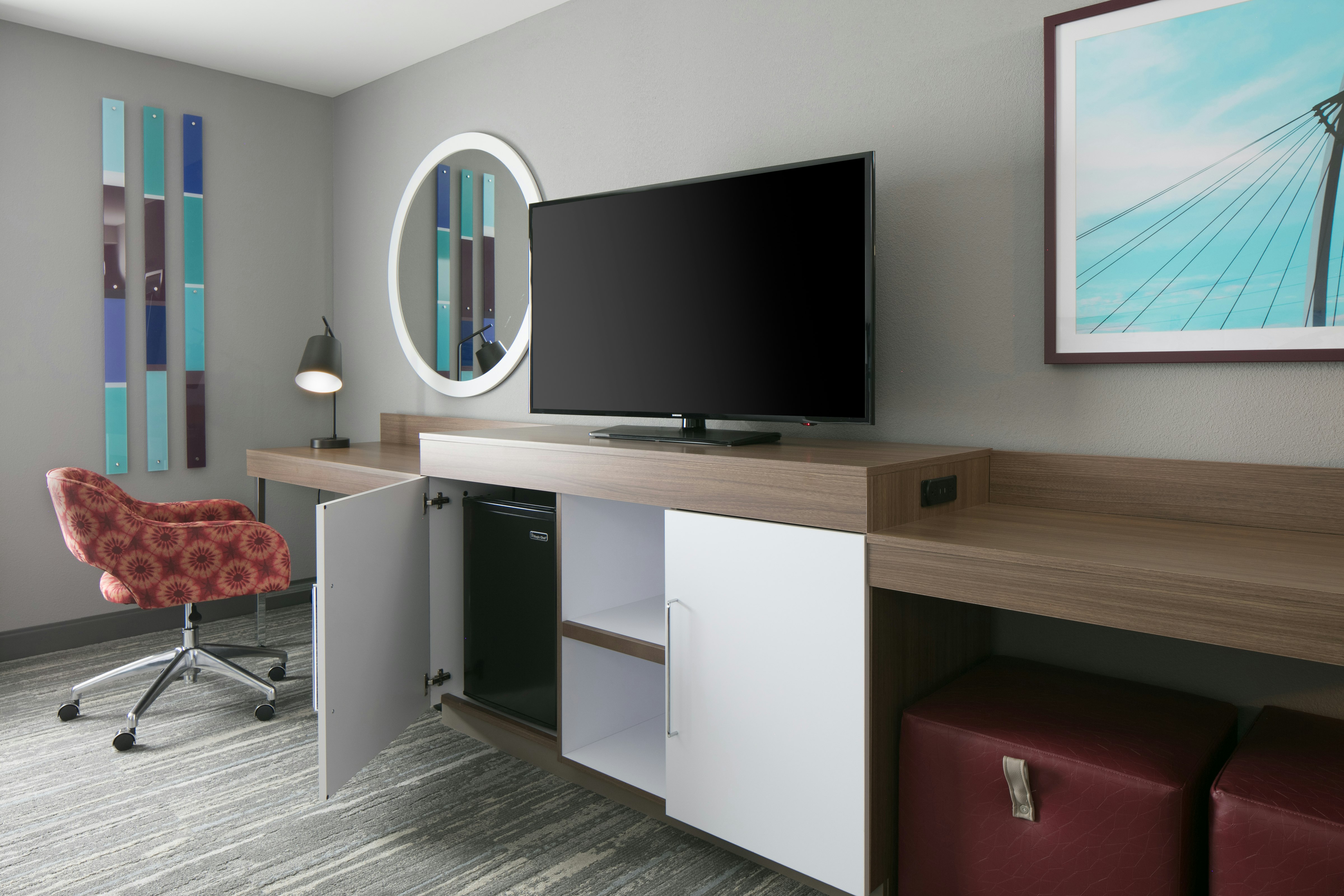 KING ROOM W/FRIDGE NS