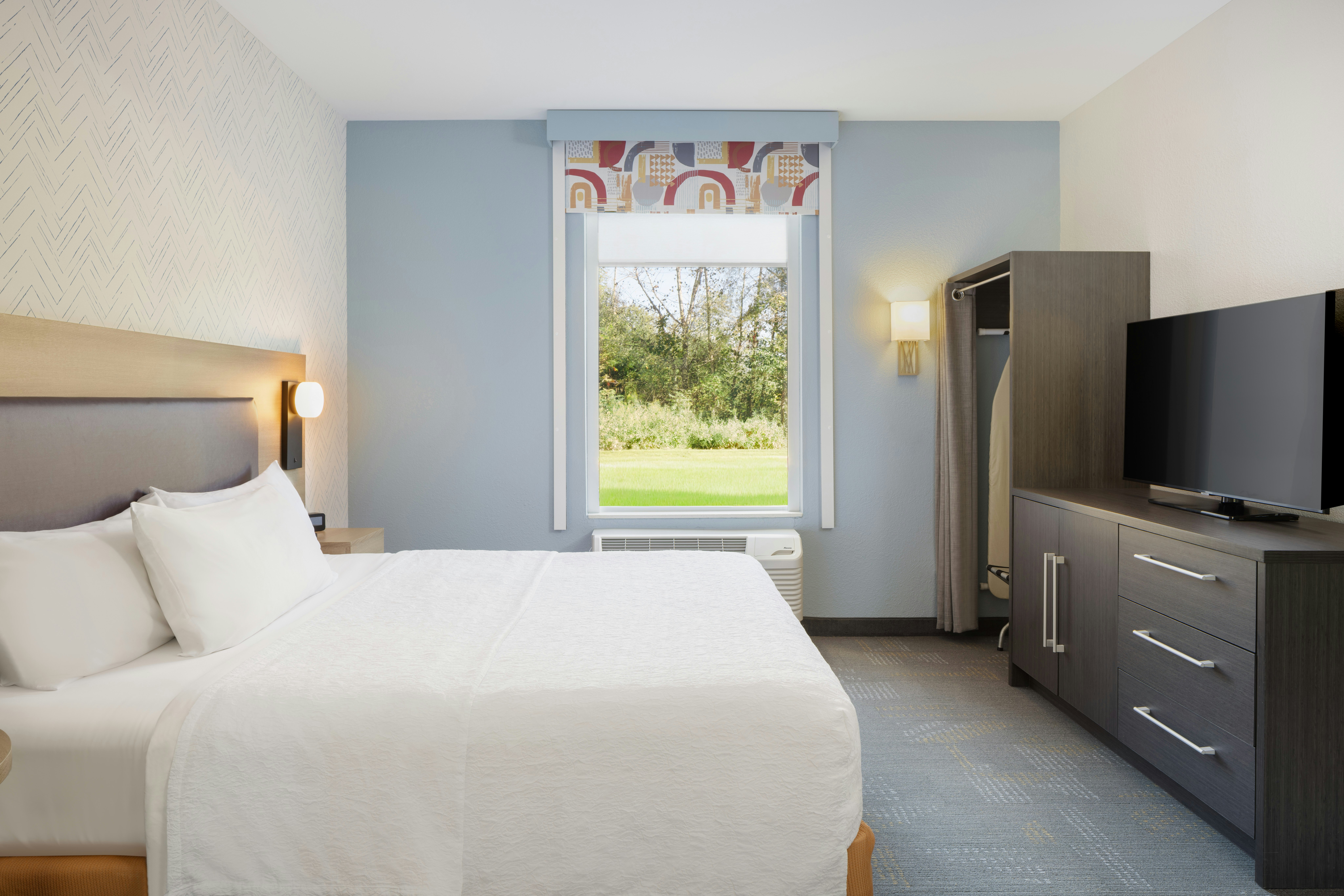 1 KING 1BDRM SUITE NONSMOK