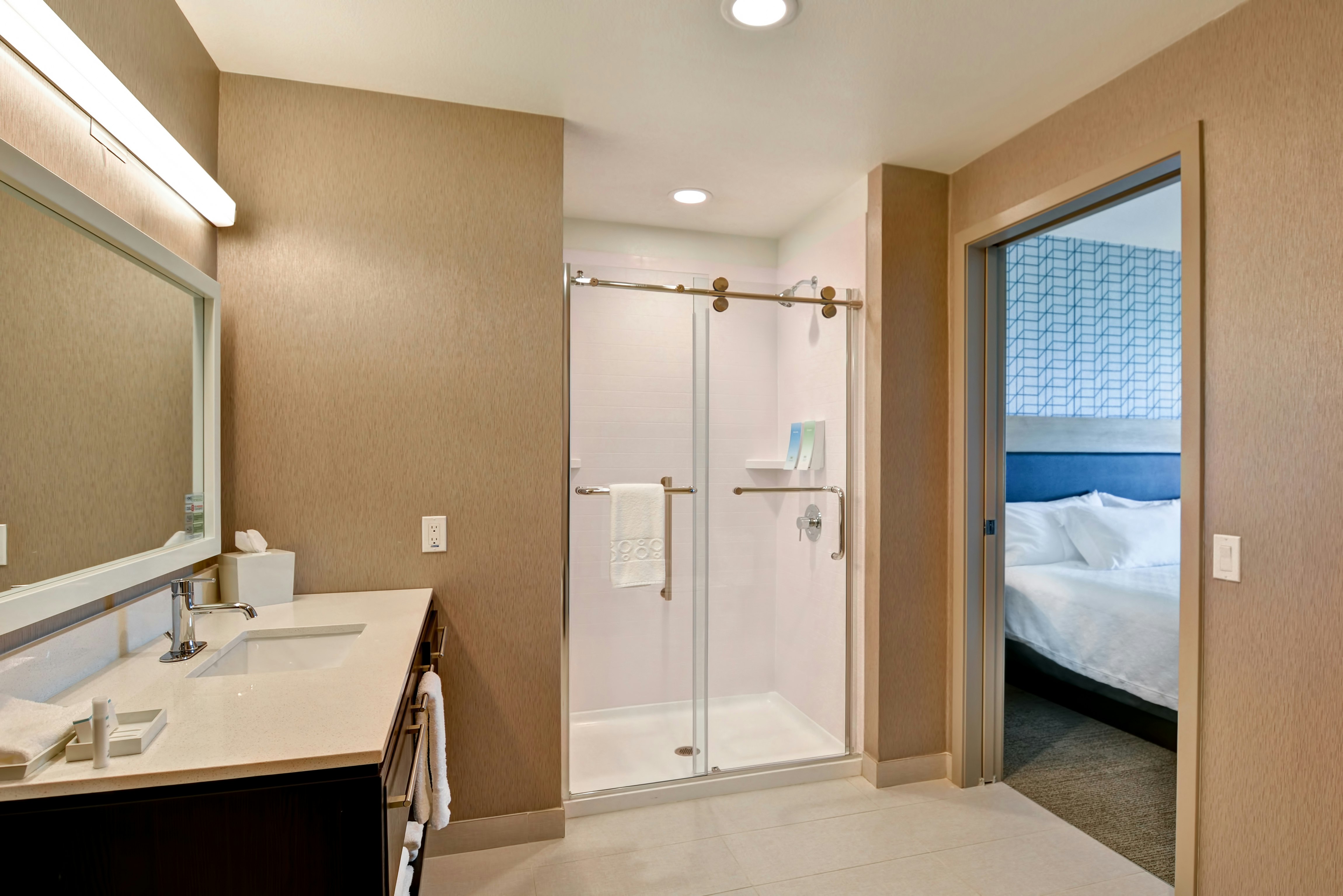 1 KING 1BDRM SUITE NONSMOK