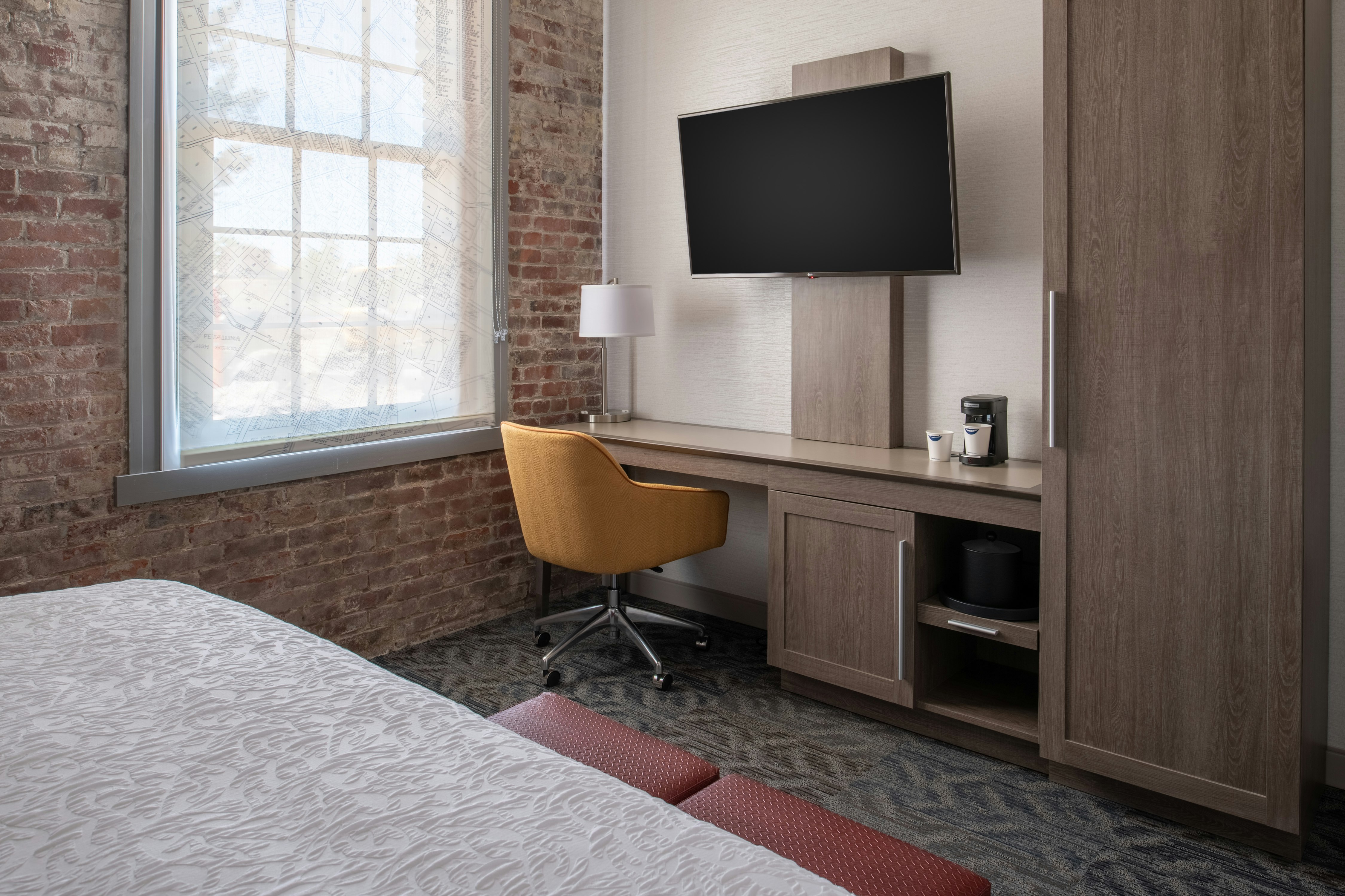 KING ROOM WITH FRIDGE NS