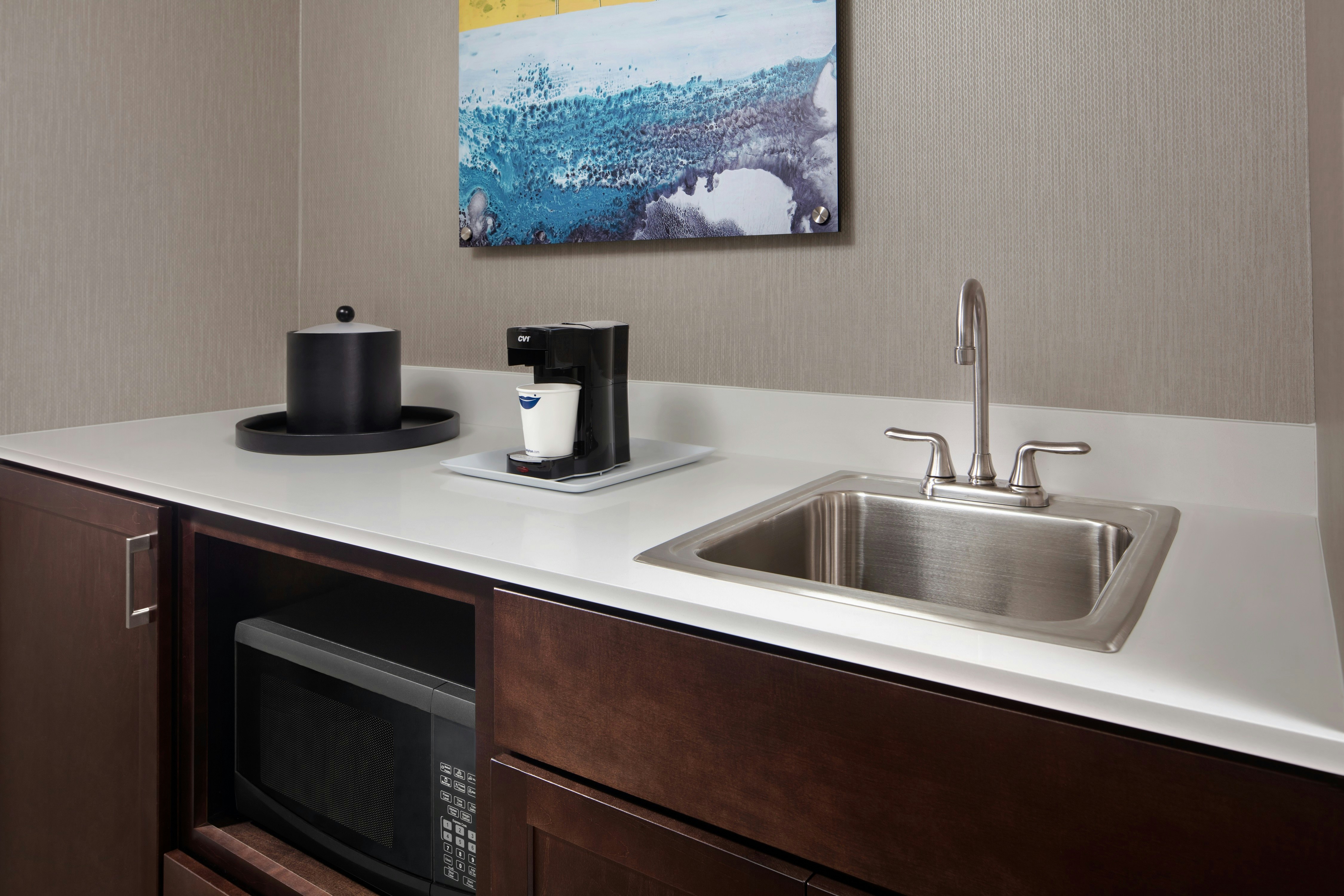 Hampton Inn & Suites Teaneck Glenpointe