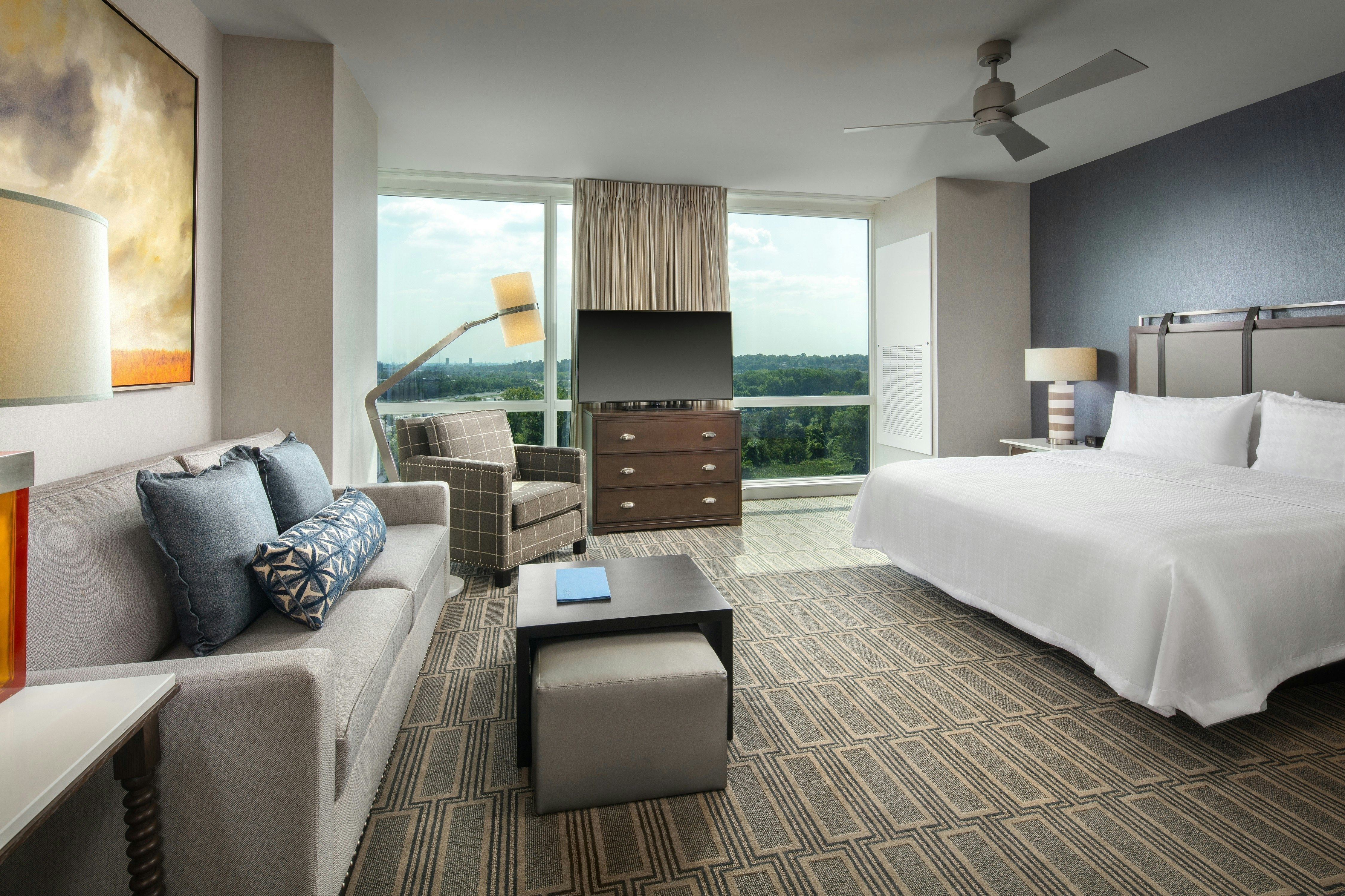 1 KING 1BDRM SUITE NONSMOK