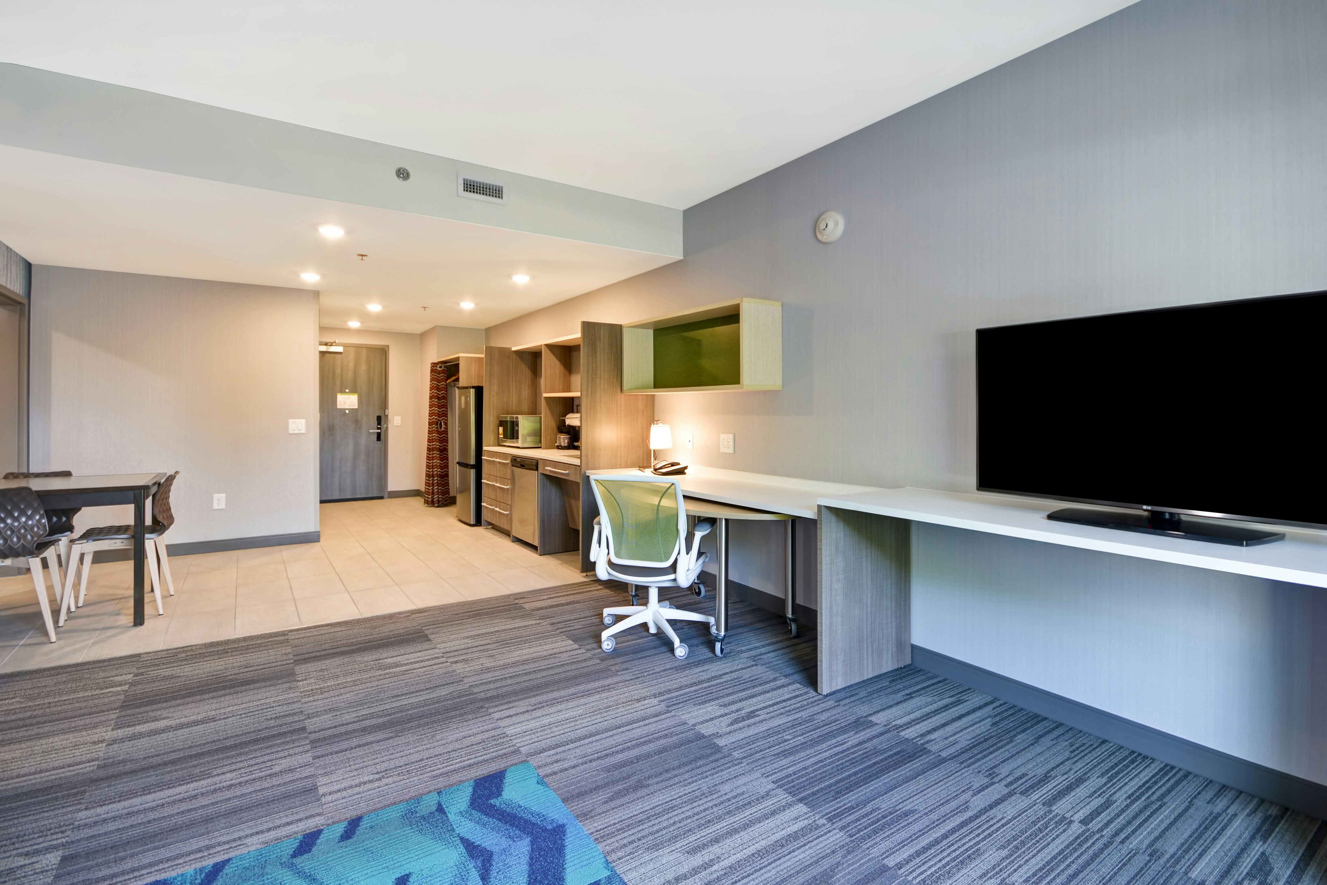 1 KING 1BDRM SUITE NONSMOK