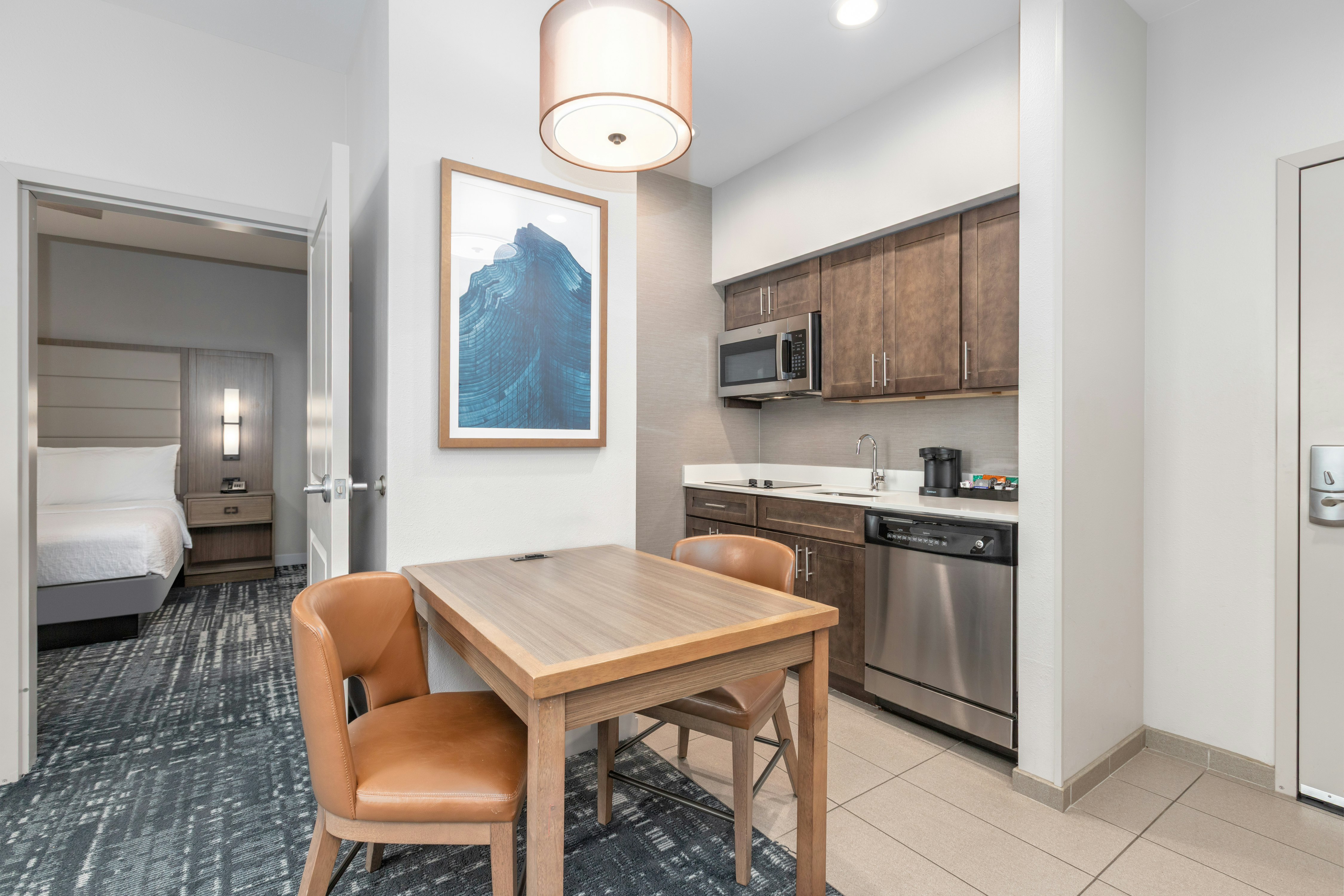 1 KING 1BDRM SUITE NONSMOK