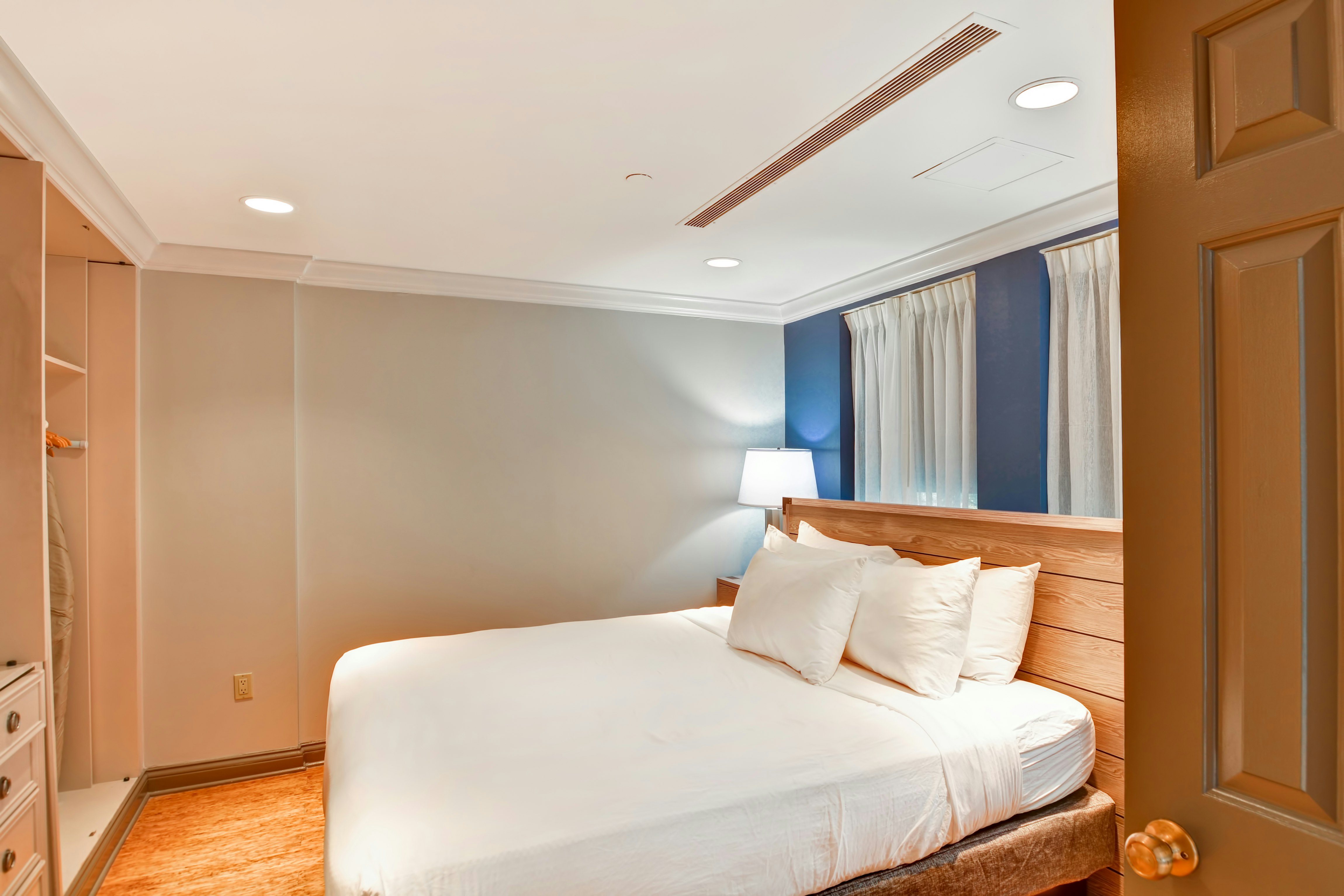 1 KING BED 1 BEDROOM SUITE